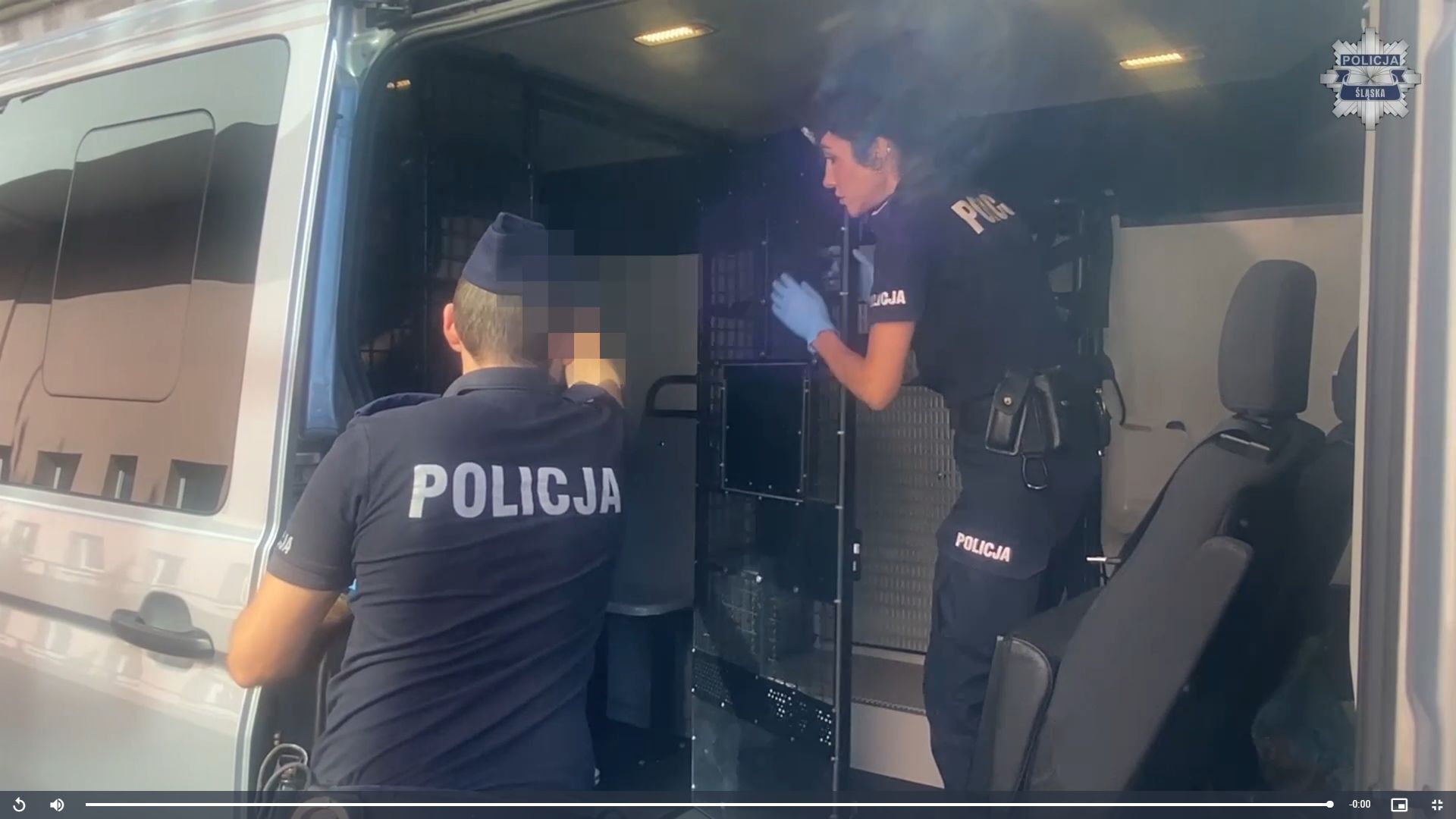 Świecko. Przekazanie zatrzymanego w Niemczech Przemysława C. na podstawie Europejskiego Nakazu Aresztowania wydanego przez Sąd Okręgowy w Sosnowcu. 3 września 2025.