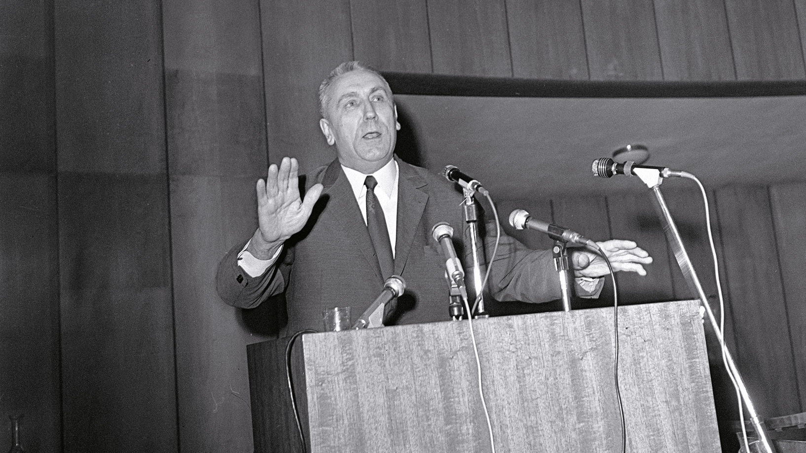 Szczecin. Edward Gierek w czasie spotkania w terenie po protestach robotniczych. 24 stycznia 1971.