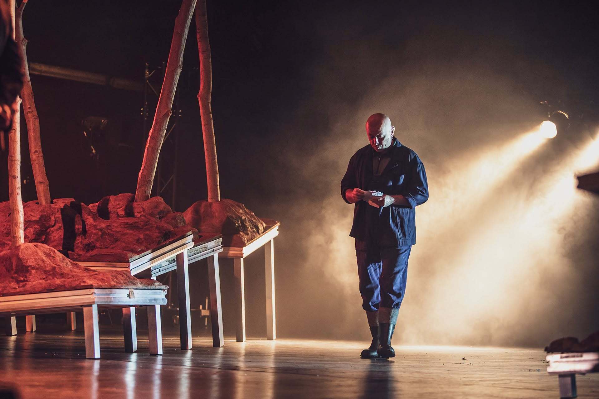 Spektakl „Gorączka żelaza” Teatru Zagłębia w Sosnowcu w Pałacu Kultury Zagłębia w Dąbrowie Górniczej. Próba medialna. Premiera 2 października 2026