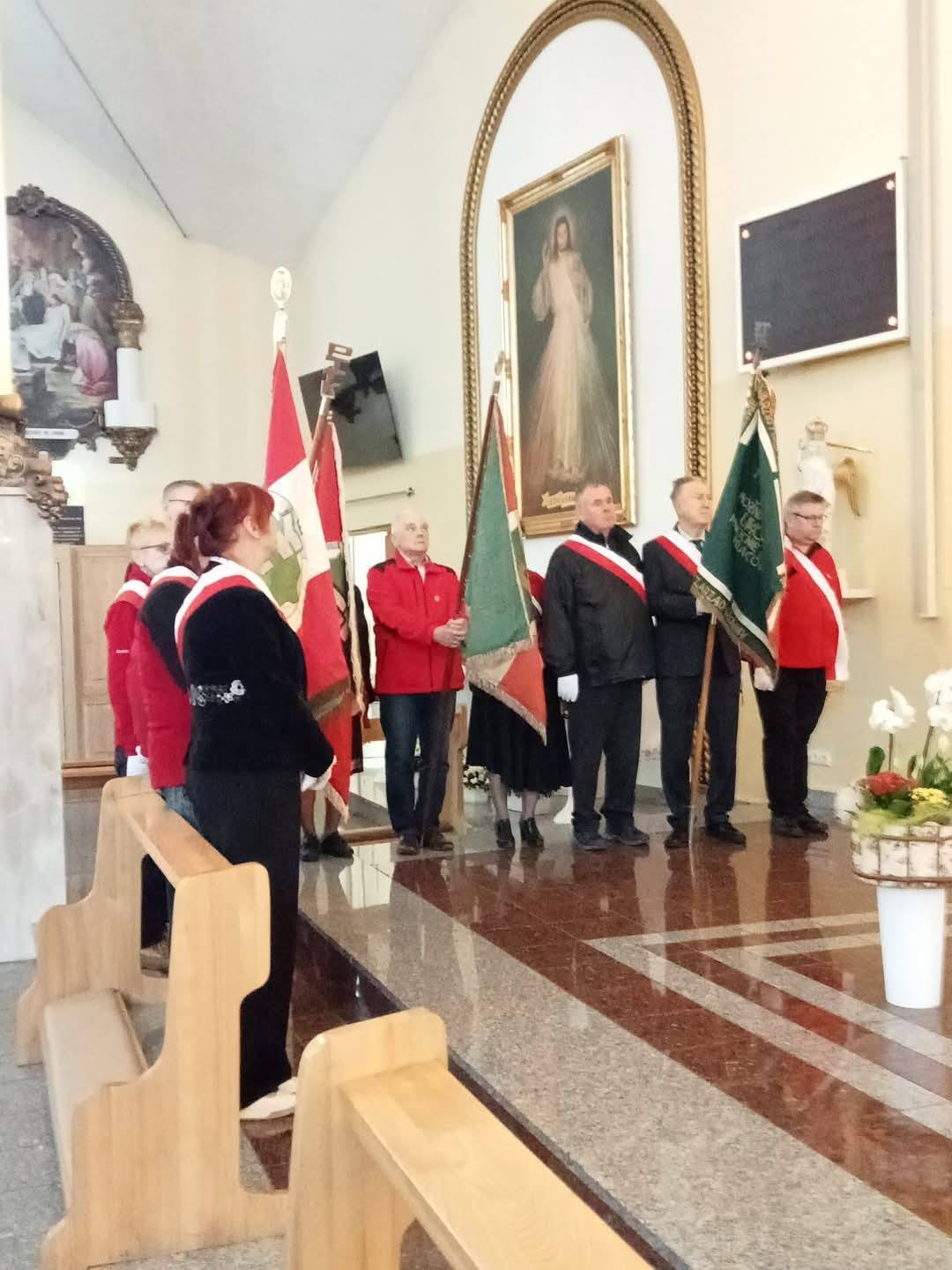 Tablica Edwarda Wieczorka znajduje się w Kaplicy Zasłużonych Działaczy PTTK w Warszawie