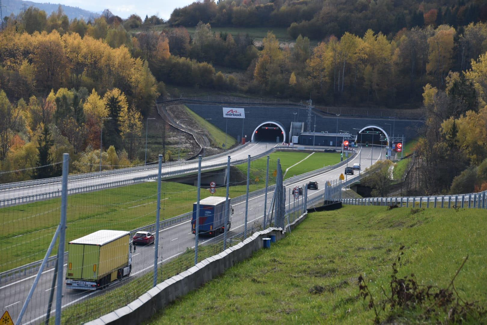 Tak się prezentuje otwarty 23 października 2025 kluczowy odcinek S1 w Beskidach czyli obejście Węgierskiej Górki