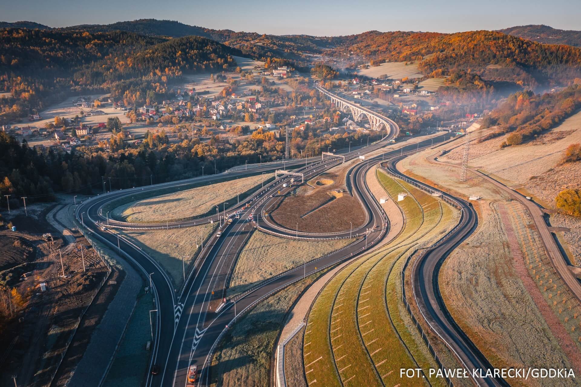 Tak się prezentuje otwarty 23 października 2025 kluczowy odcinek S1 w Beskidach czyli obejście Węgierskiej Górki
