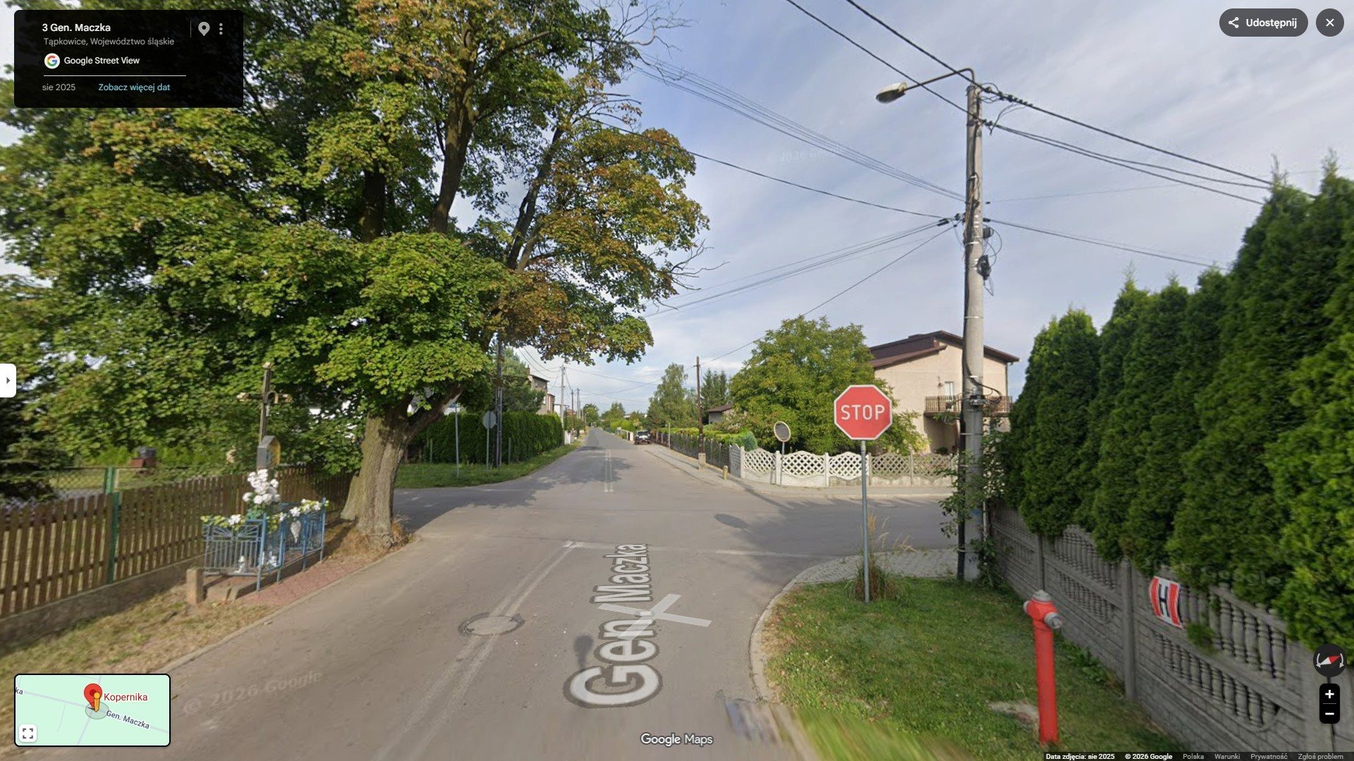 Tąpkowice, gmina Ożarowice. Skrzyżowanie ulic: Stanisława Maczka, Mikołaja Kopernika i Leśnej