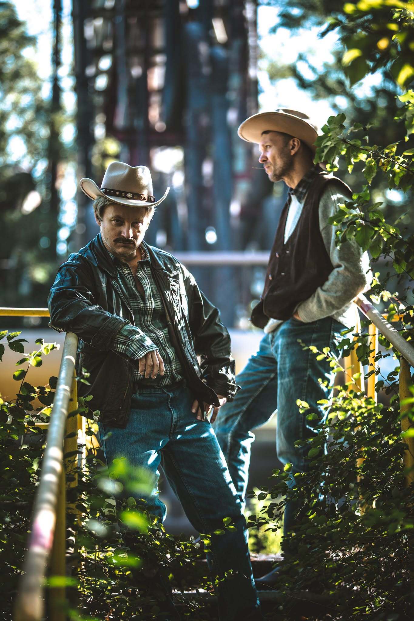 Spektakl „Gorączka żelaza” Teatru Zagłębia w Sosnowcu w Pałacu Kultury Zagłębia w Dąbrowie Górniczej. Aleksander Blitek jako „Docent” i Michał Balaga jako „Hiena”. Sesja promocyjna – huta. Premiera 2 pażdziernika 2026