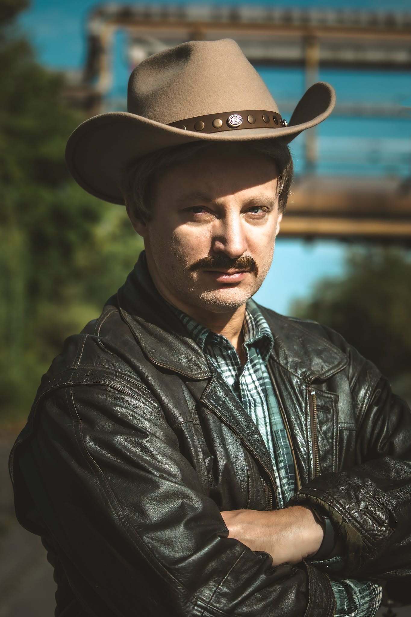 Spektakl „Gorączka żelaza” Teatru Zagłębia w Sosnowcu w Pałacu Kultury Zagłębia w Dąbrowie Górniczej. Aleksander Blitek jako „Docent”. Sesja promocyjna – huta. Premiera 2 pażdziernika 2026