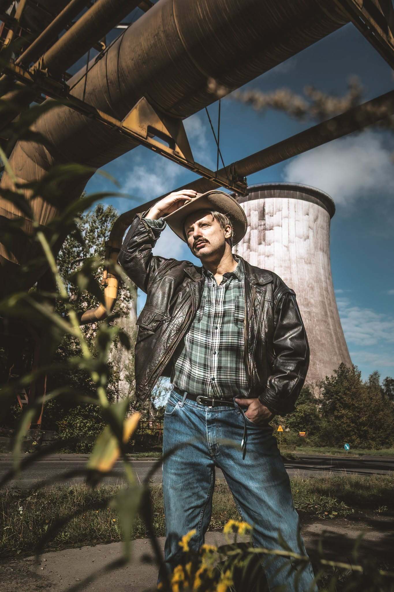 Spektakl „Gorączka żelaza” Teatru Zagłębia w Sosnowcu w Pałacu Kultury Zagłębia w Dąbrowie Górniczej. Aleksander Blitek jako „Docent”. Sesja promocyjna – huta. Premiera 2 pażdziernika 2026