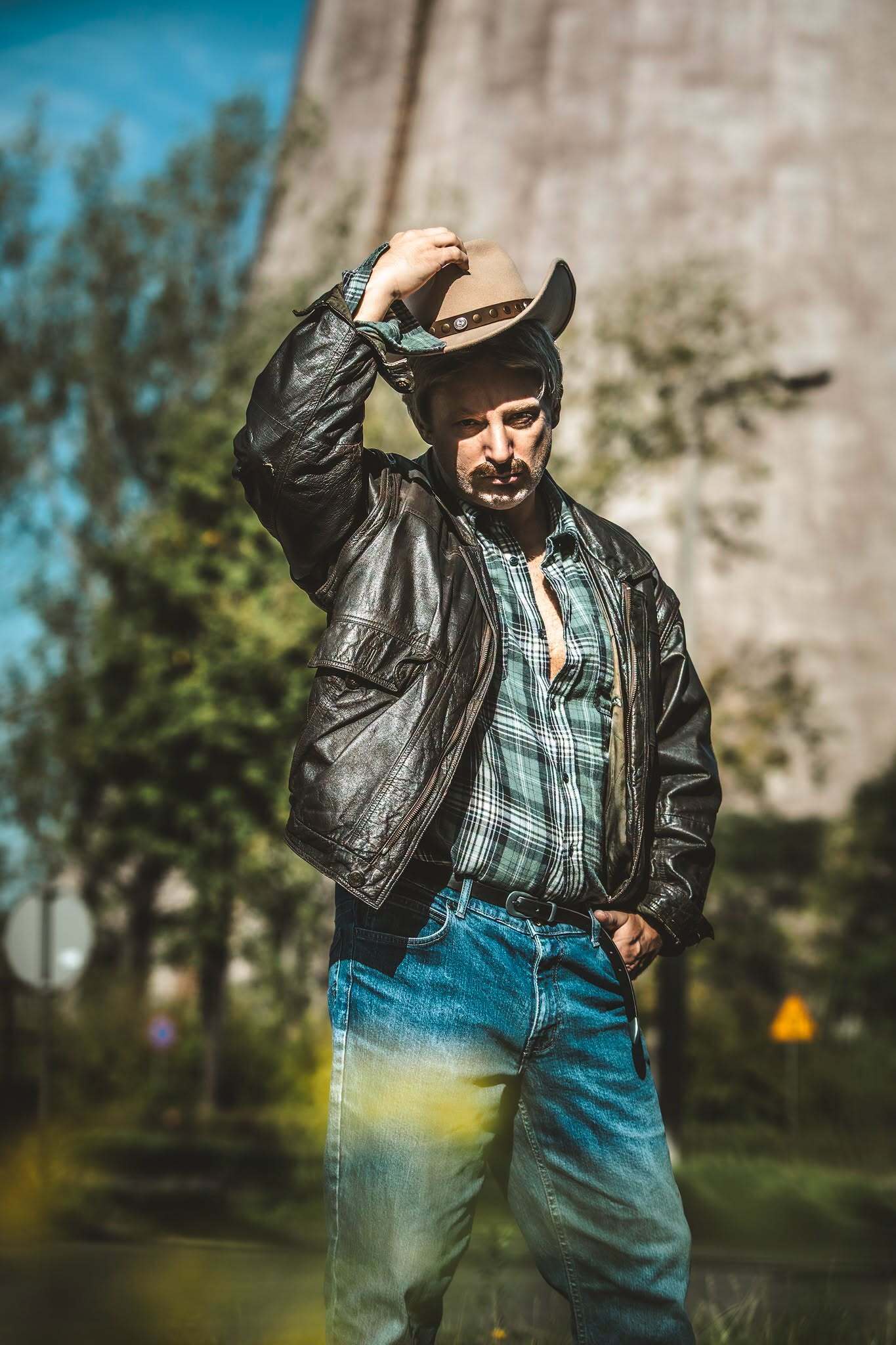 Spektakl „Gorączka żelaza” Teatru Zagłębia w Sosnowcu w Pałacu Kultury Zagłębia w Dąbrowie Górniczej. Aleksander Blitek jako „Docent”. Sesja promocyjna – huta. Premiera 2 pażdziernika 2026