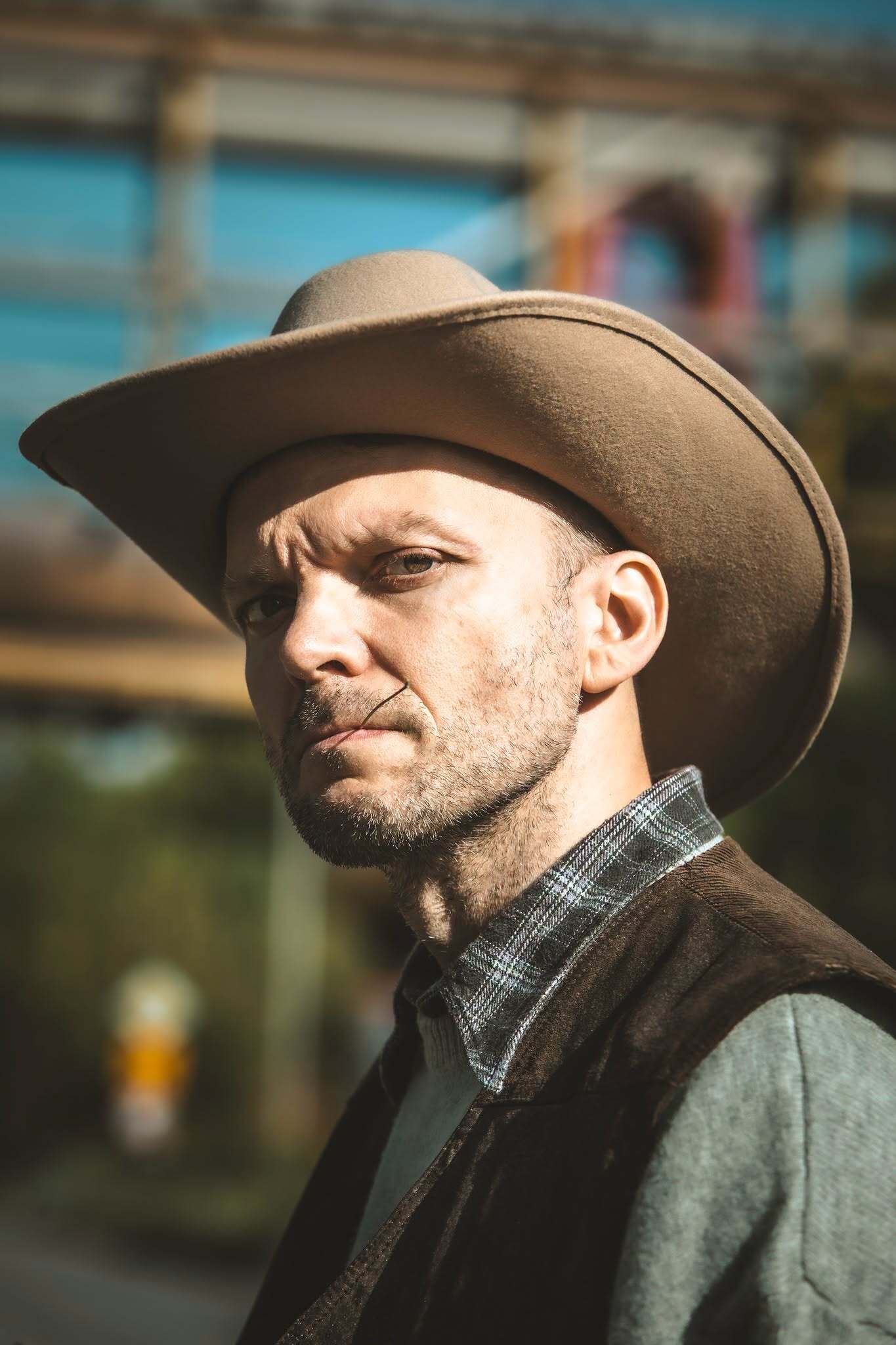 Spektakl „Gorączka żelaza” Teatru Zagłębia w Sosnowcu w Pałacu Kultury Zagłębia w Dąbrowie Górniczej. Michał Balaga jako „Hiena”. Sesja promocyjna – huta. Premiera 2 pażdziernika 2026