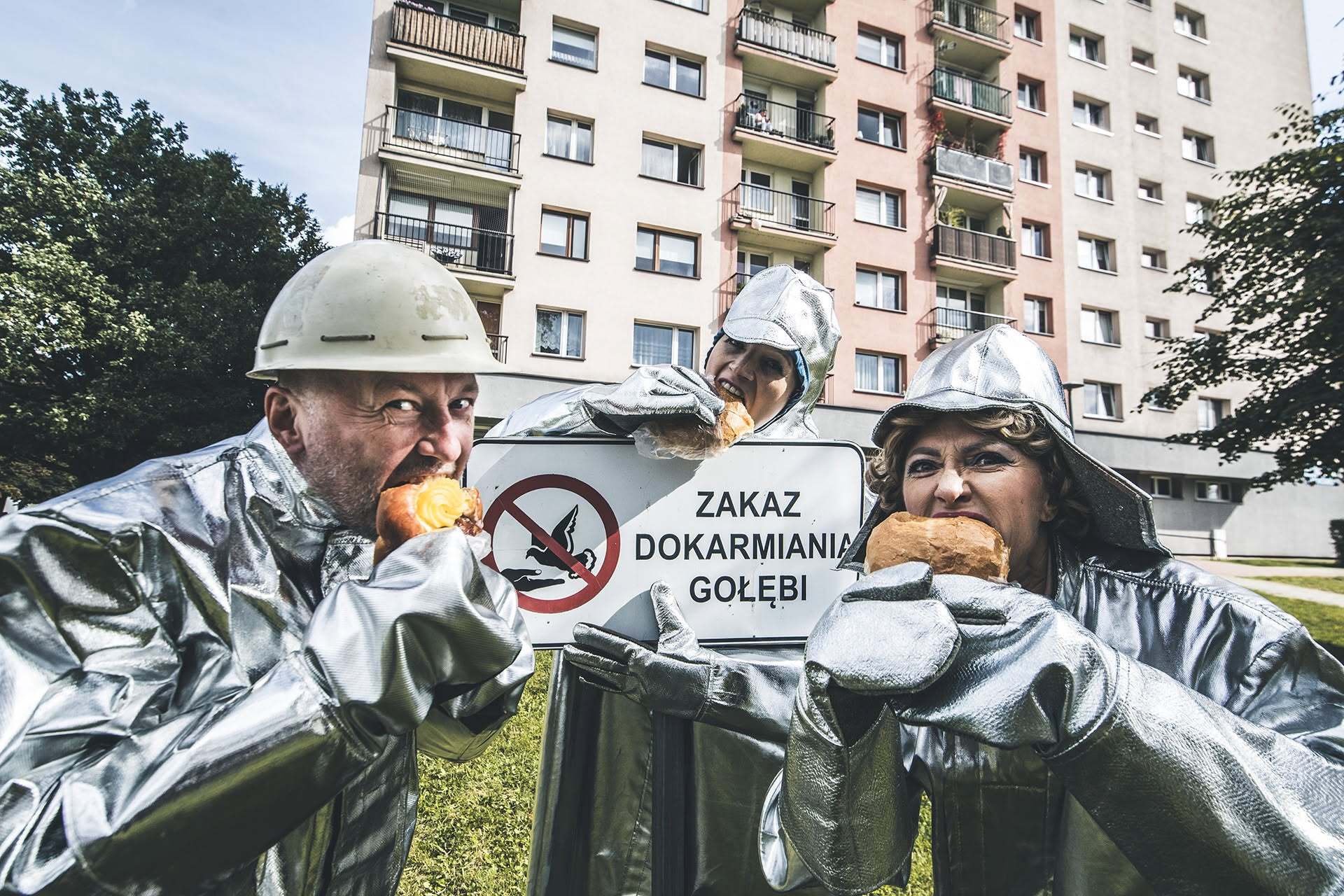 Spektakl „Gorączka żelaza” Teatru Zagłębia w Sosnowcu w Pałacu Kultury Zagłębia w Dąbrowie Górniczej. Sesja promocyjna — osiedle – „blokowisko”. Premiera 2 października 2026