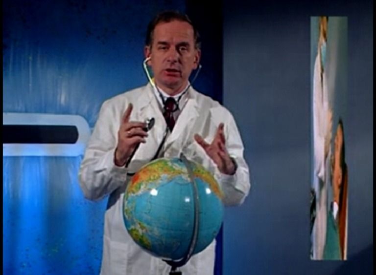 Wiktor Niedzicki na planie programu telewizyjnego „Laboratorium”.