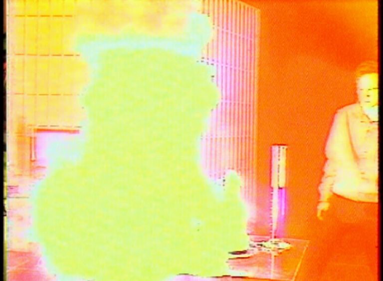 Wiktor Niedzicki na planie programu telewizyjnego „Laboratorium”.