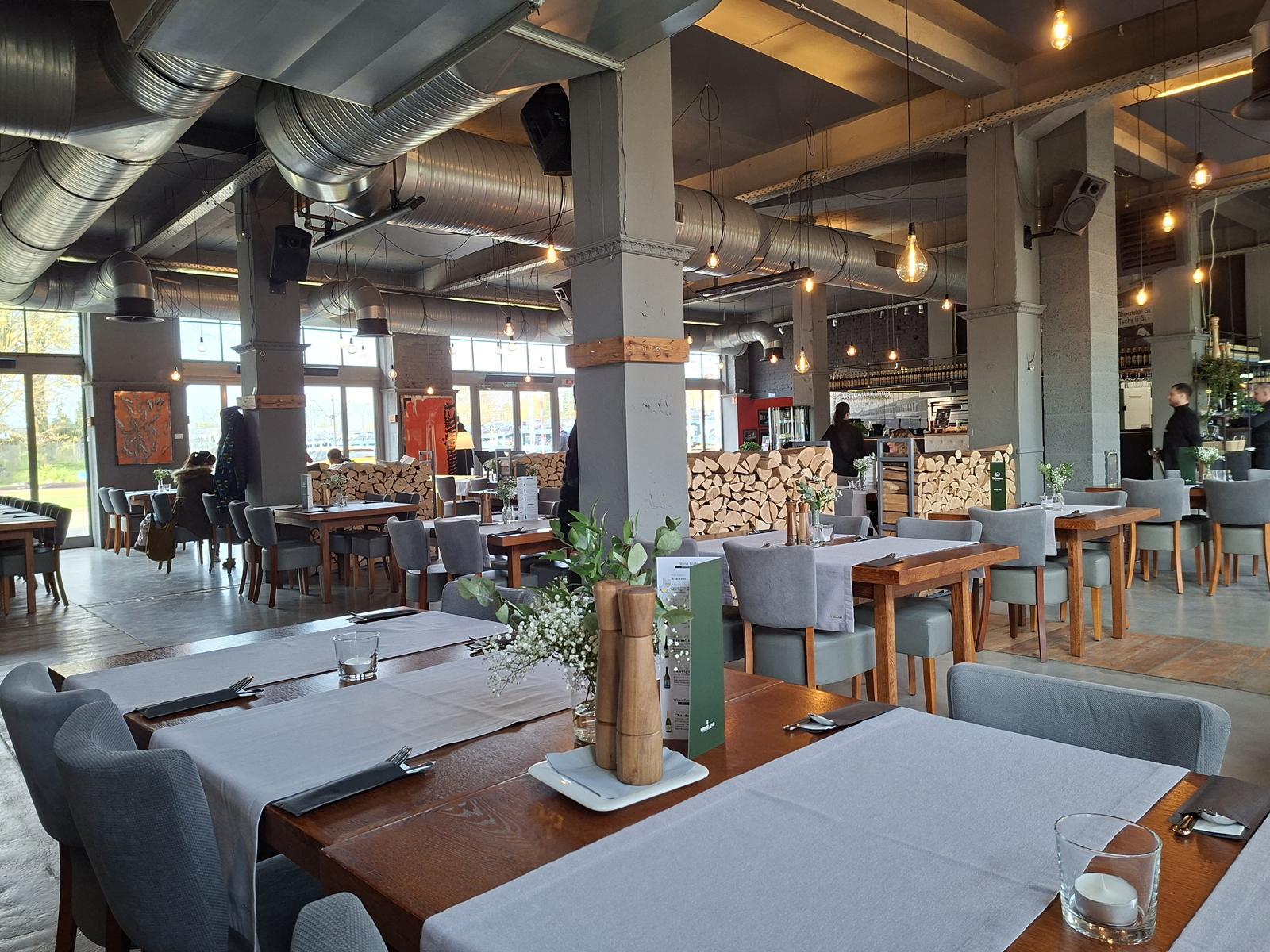 Tichauer restaurant kwiecień 2026