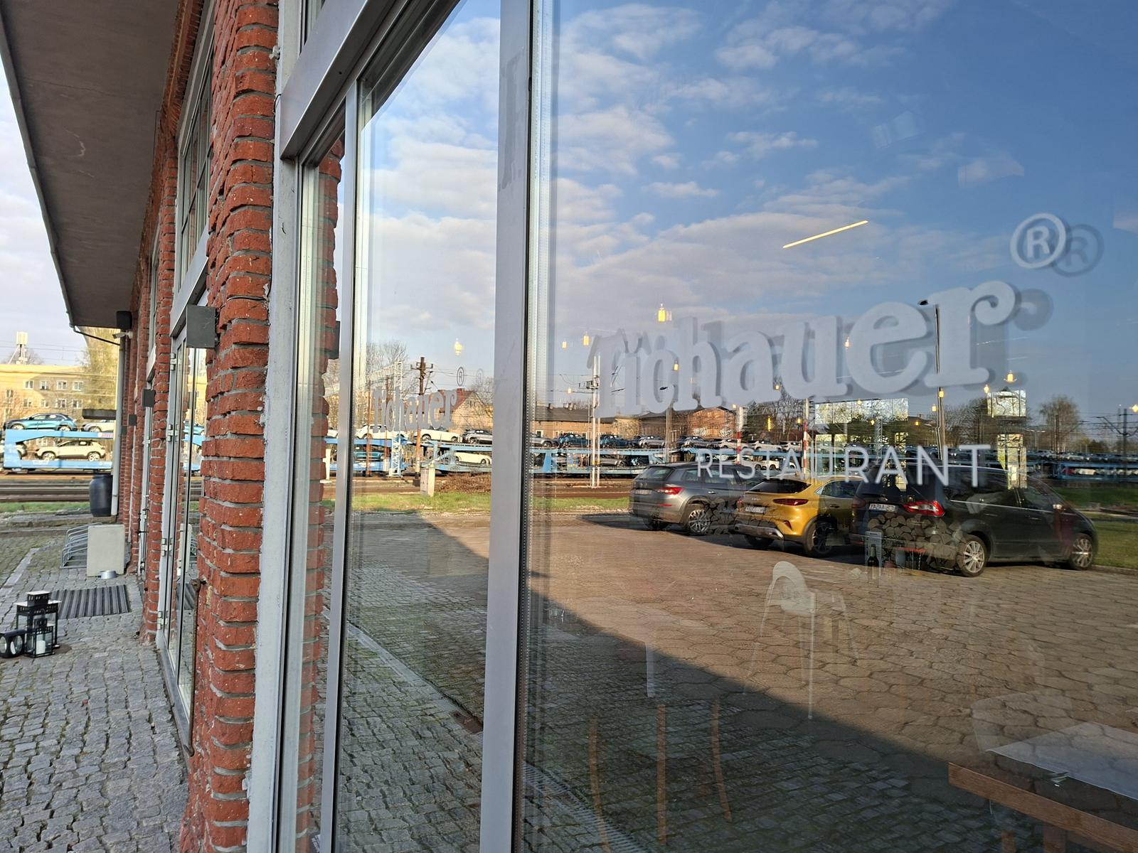 Tichauer restaurant kwiecień 2026
