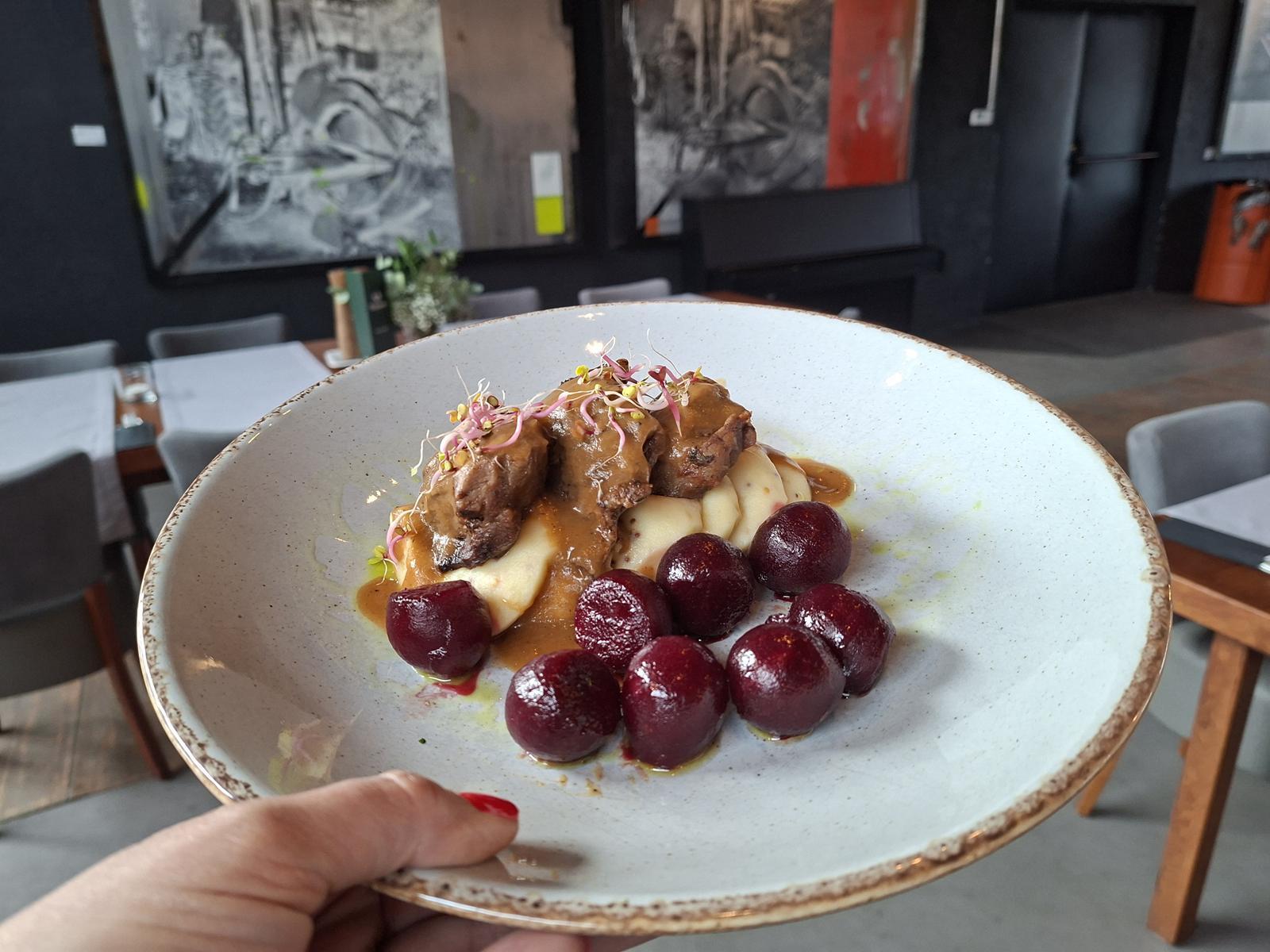 Tichauer Restaurant kwiecień 2026