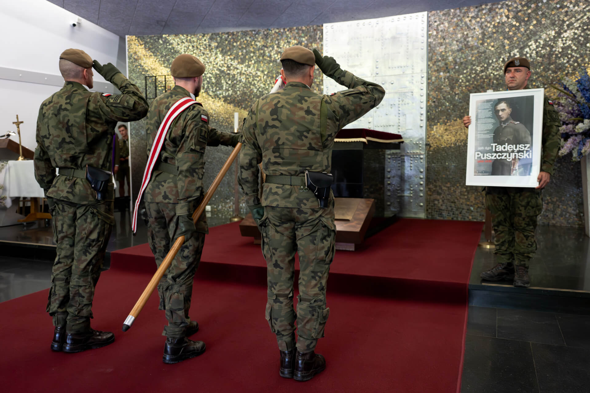 Tobie Polsko na grobie Waweberga w Warszawie