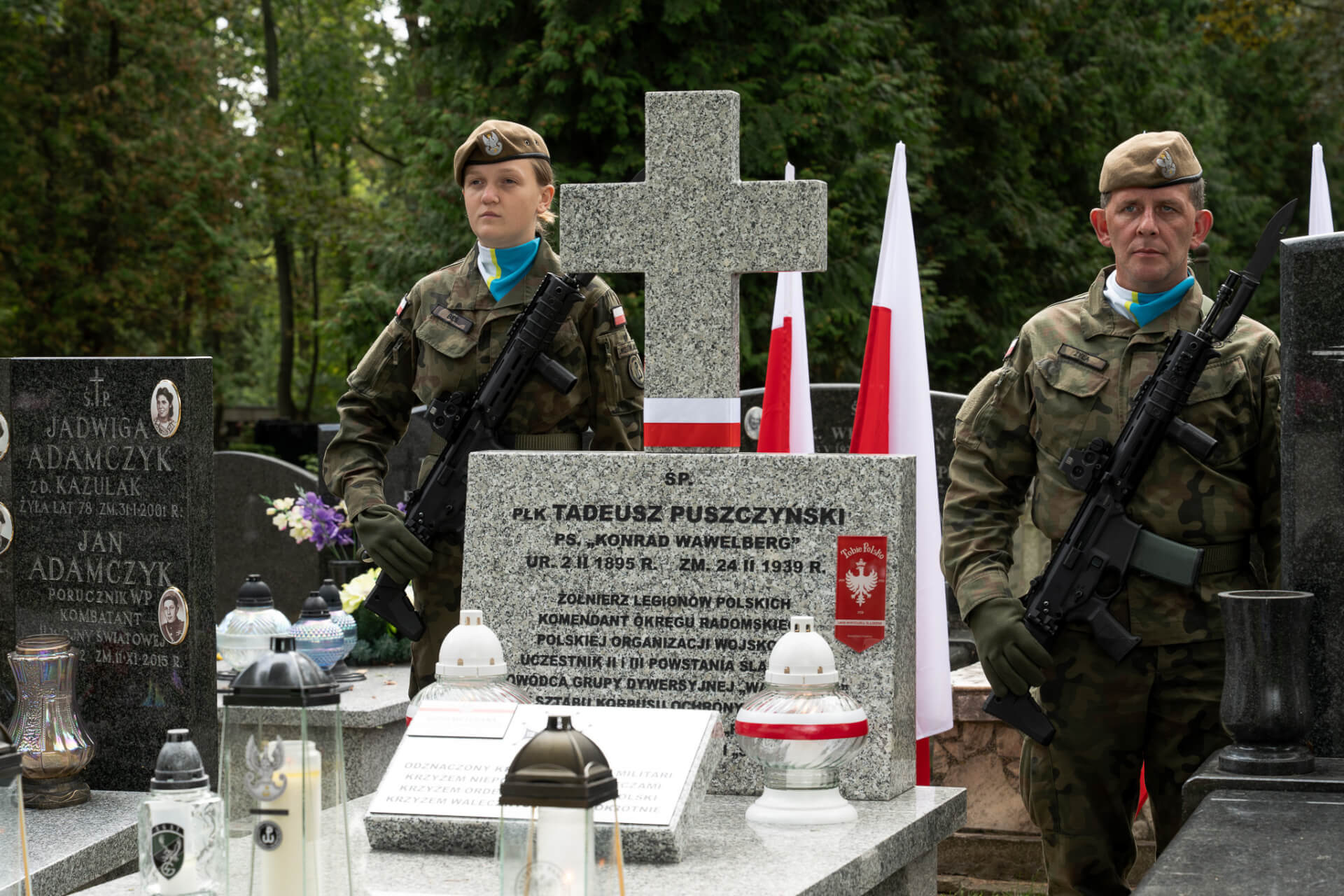 Tobie Polsko na grobie Waweberga w Warszawie