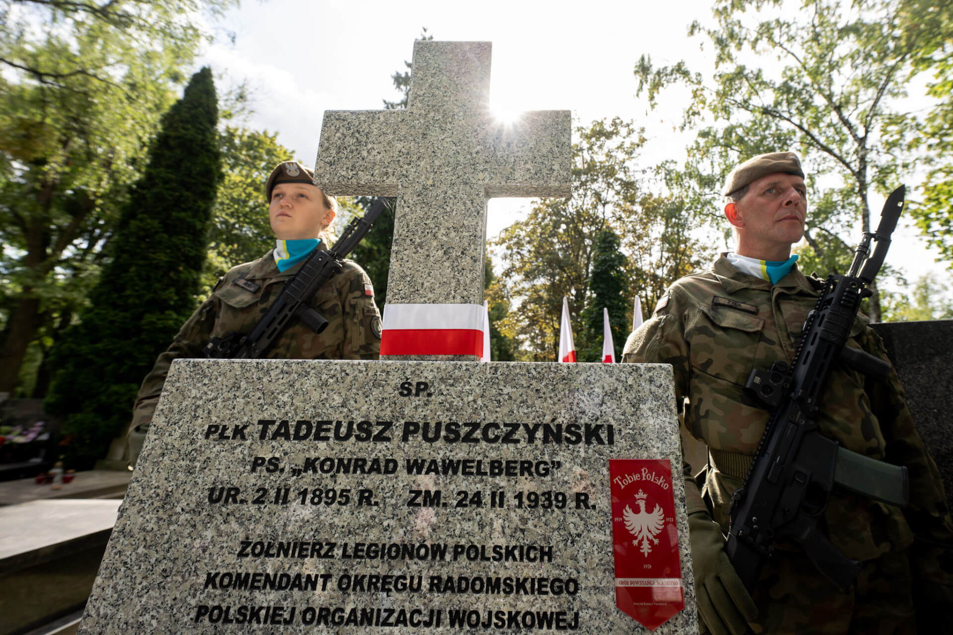 Tobie Polsko na grobie Waweberga w Warszawie