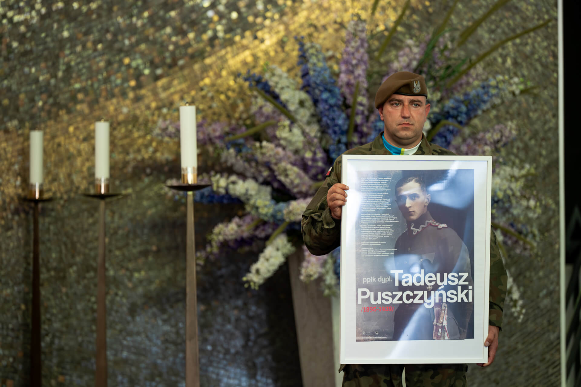 Tobie Polsko na grobie Waweberga w Warszawie