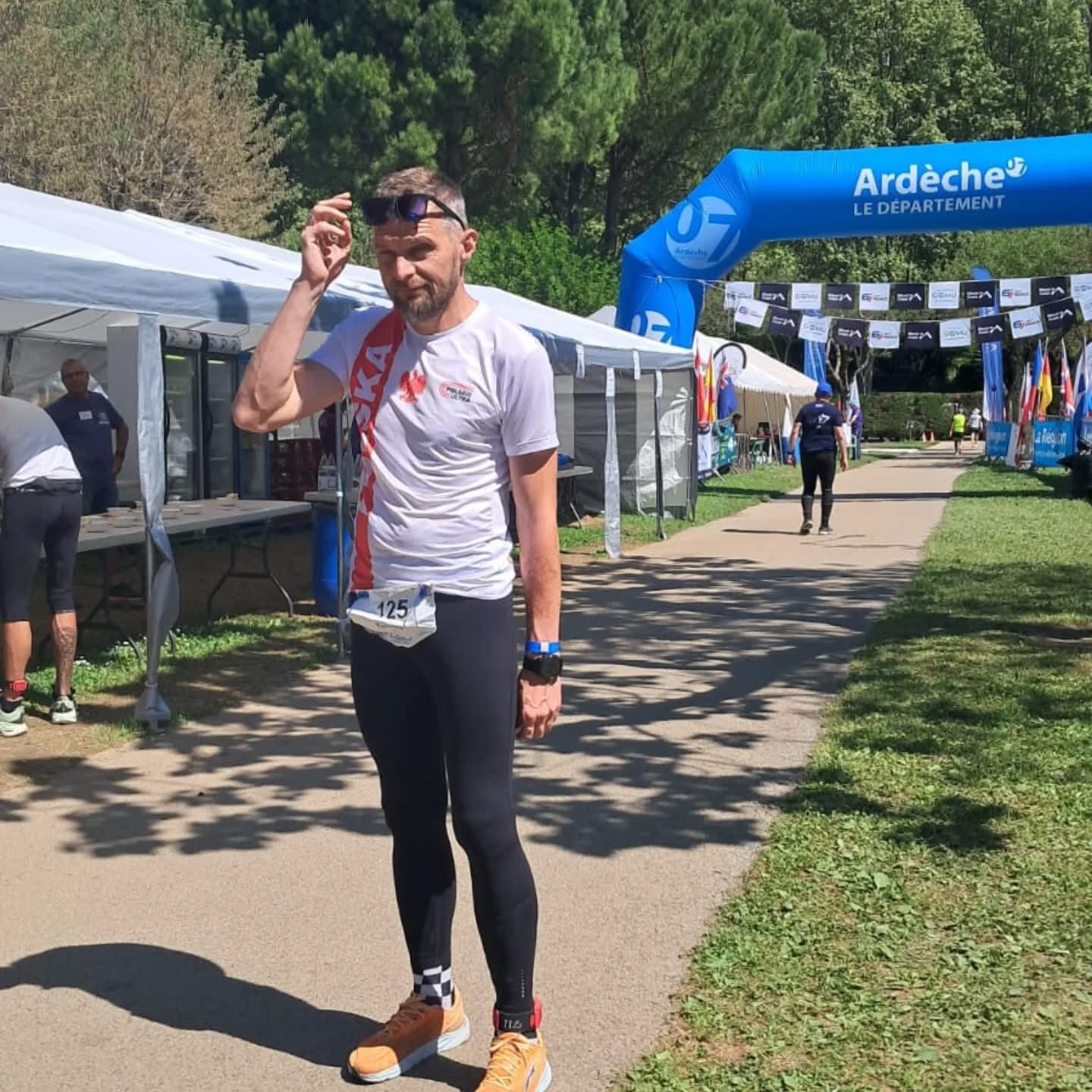 Tomasz Waszkiewicz – ultramaratończyk z Dąbrowy Górniczej podczas XIX bieg „6 Jours de France”. 28 kwietnia – 4 maja 2025.