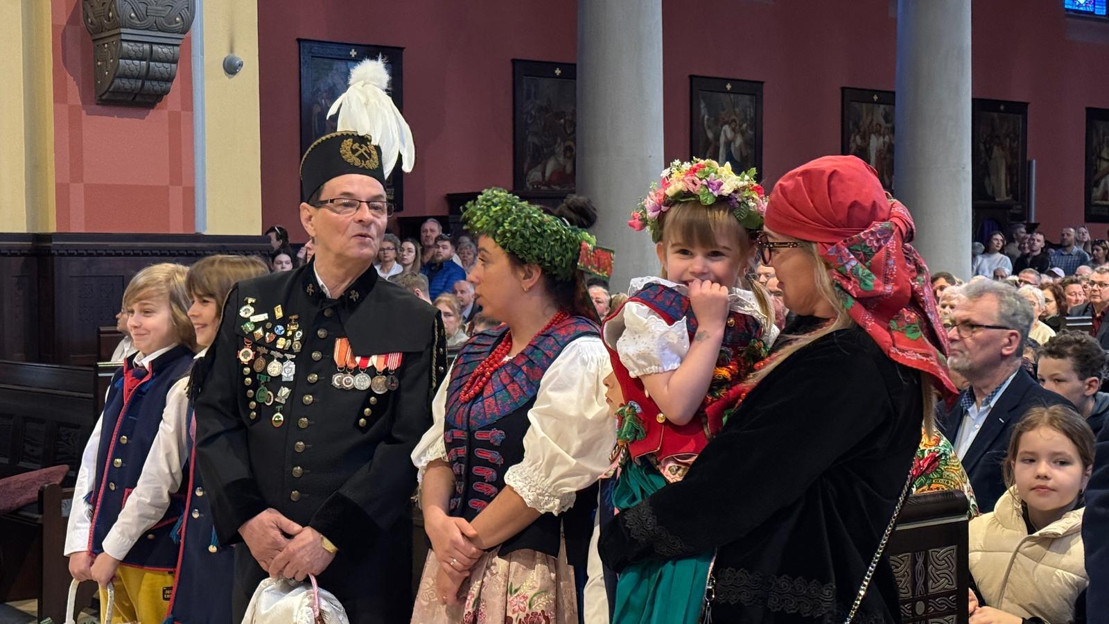 Święcenie w strojach Rozbarskich