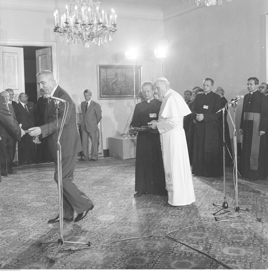 Warszawa. Oficjalna wizyta Papieża Jana Pawła II w Polsce. Spotkanie z Edwardem Gierkiem. 2 czerwca 1979.