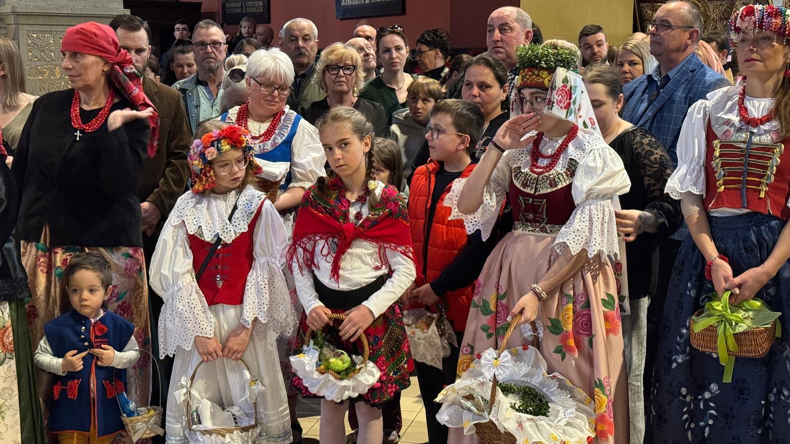 Święcenie w strojach Rozbarskich