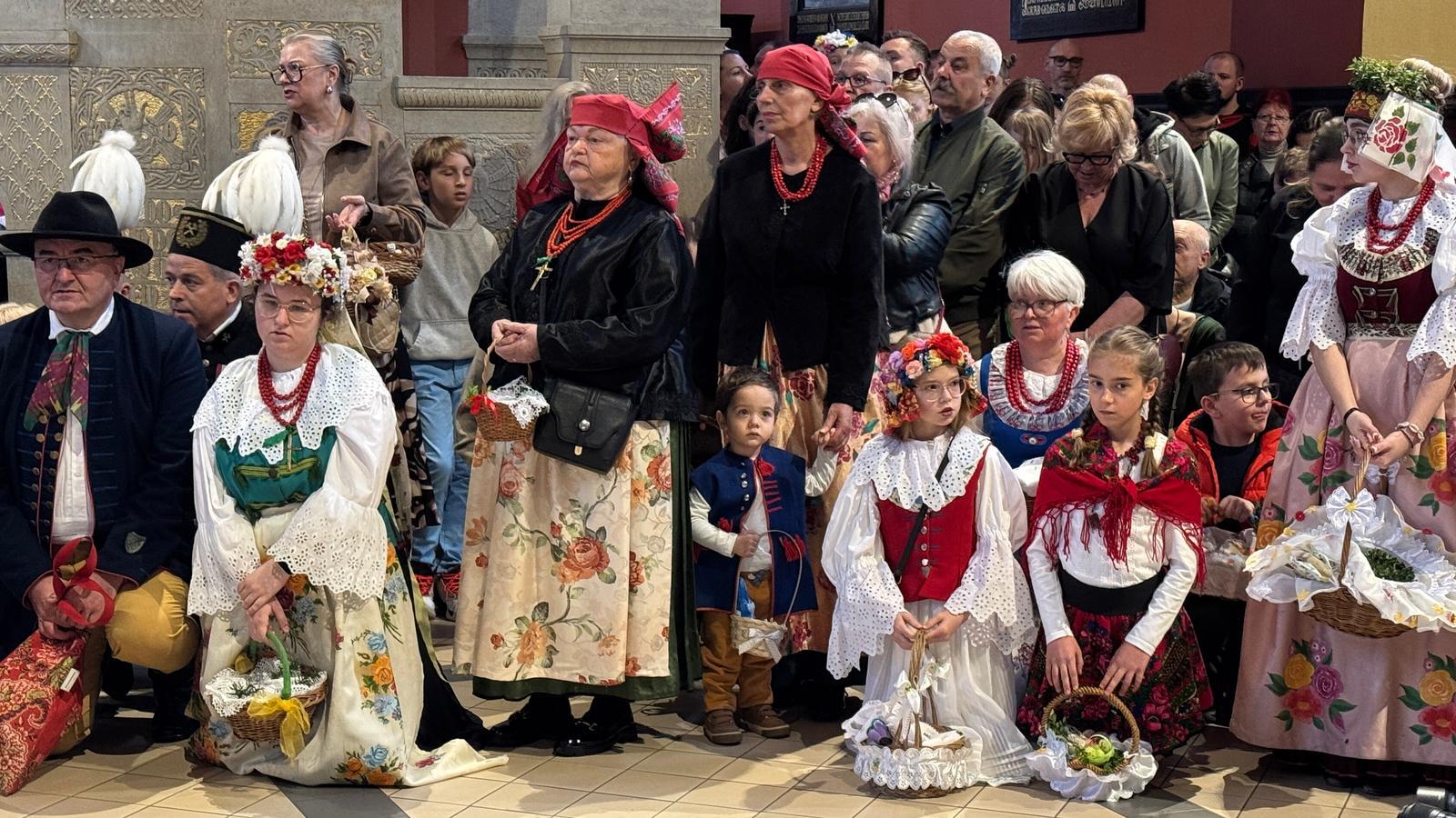 Święcenie w strojach Rozbarskich