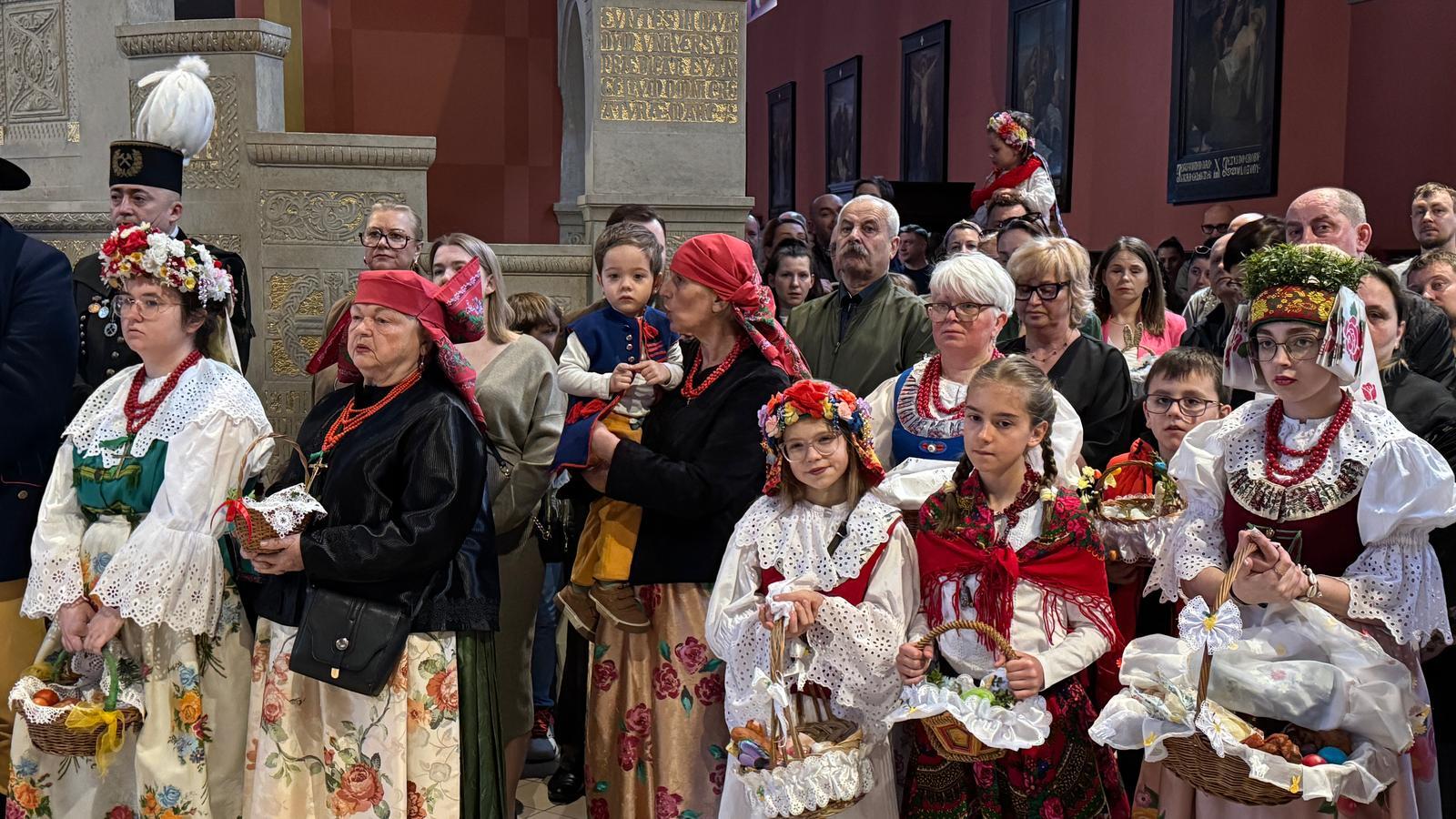 Święcenie w strojach Rozbarskich