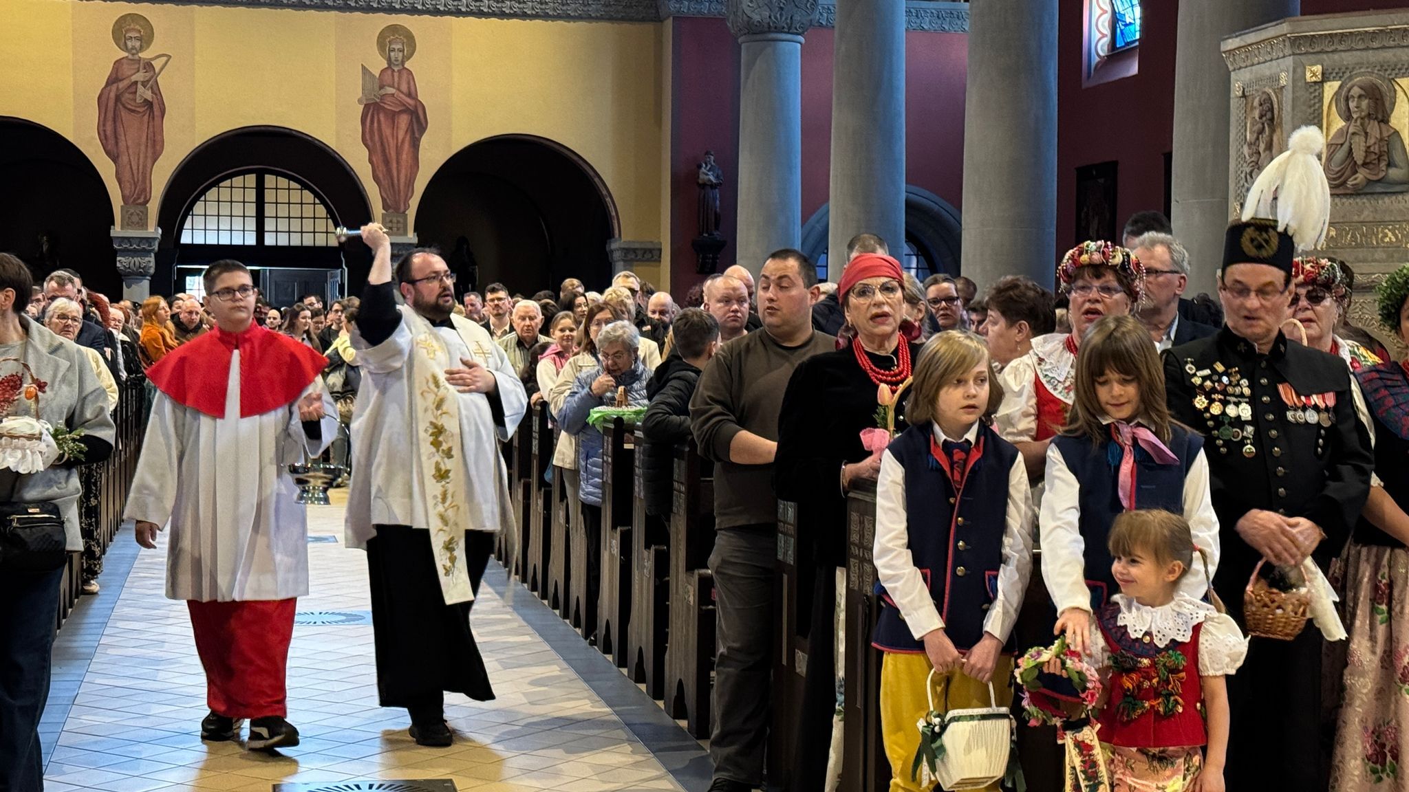 Święcenie w strojach Rozbarskich
