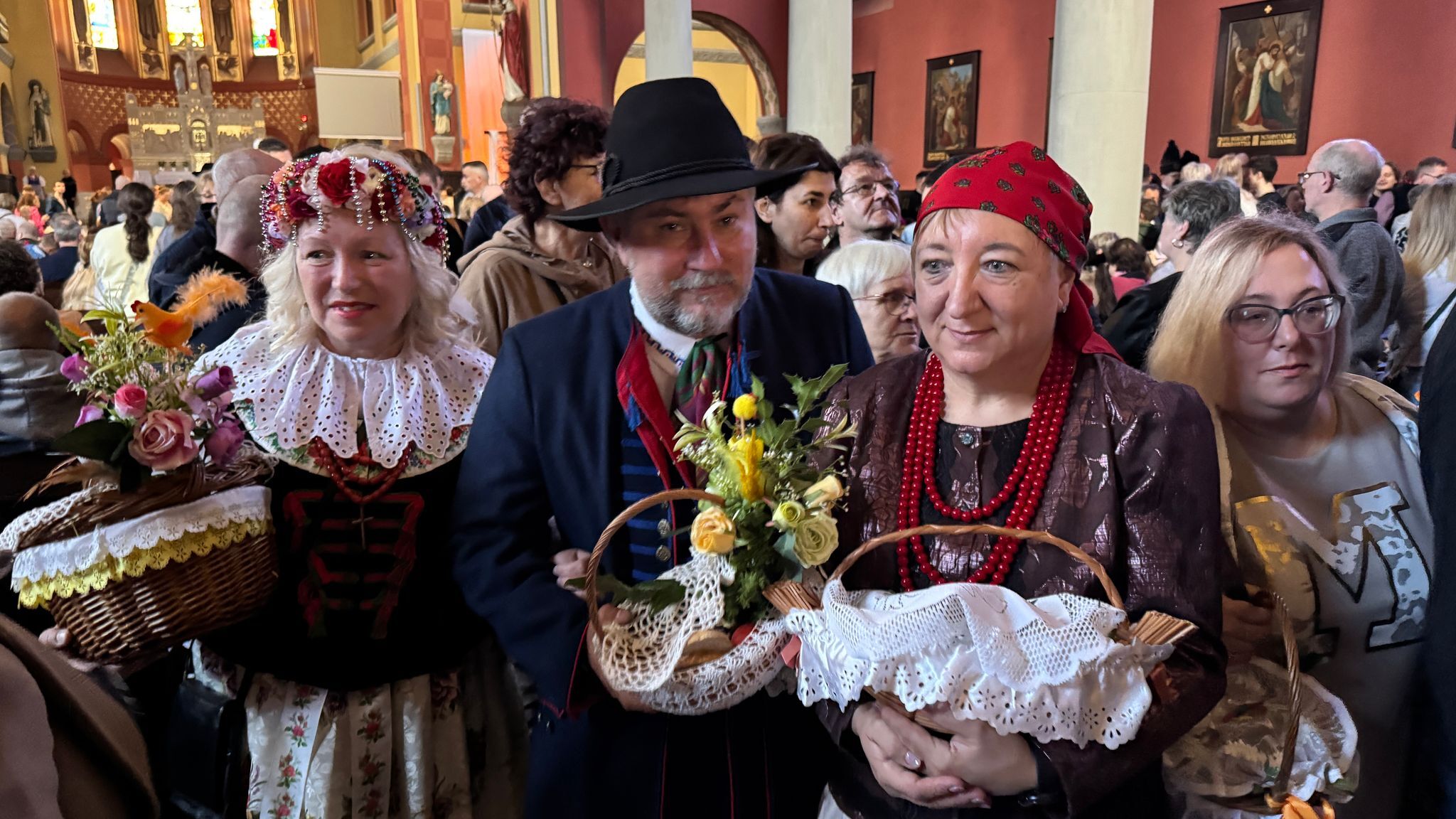 Święcenie w strojach Rozbarskich