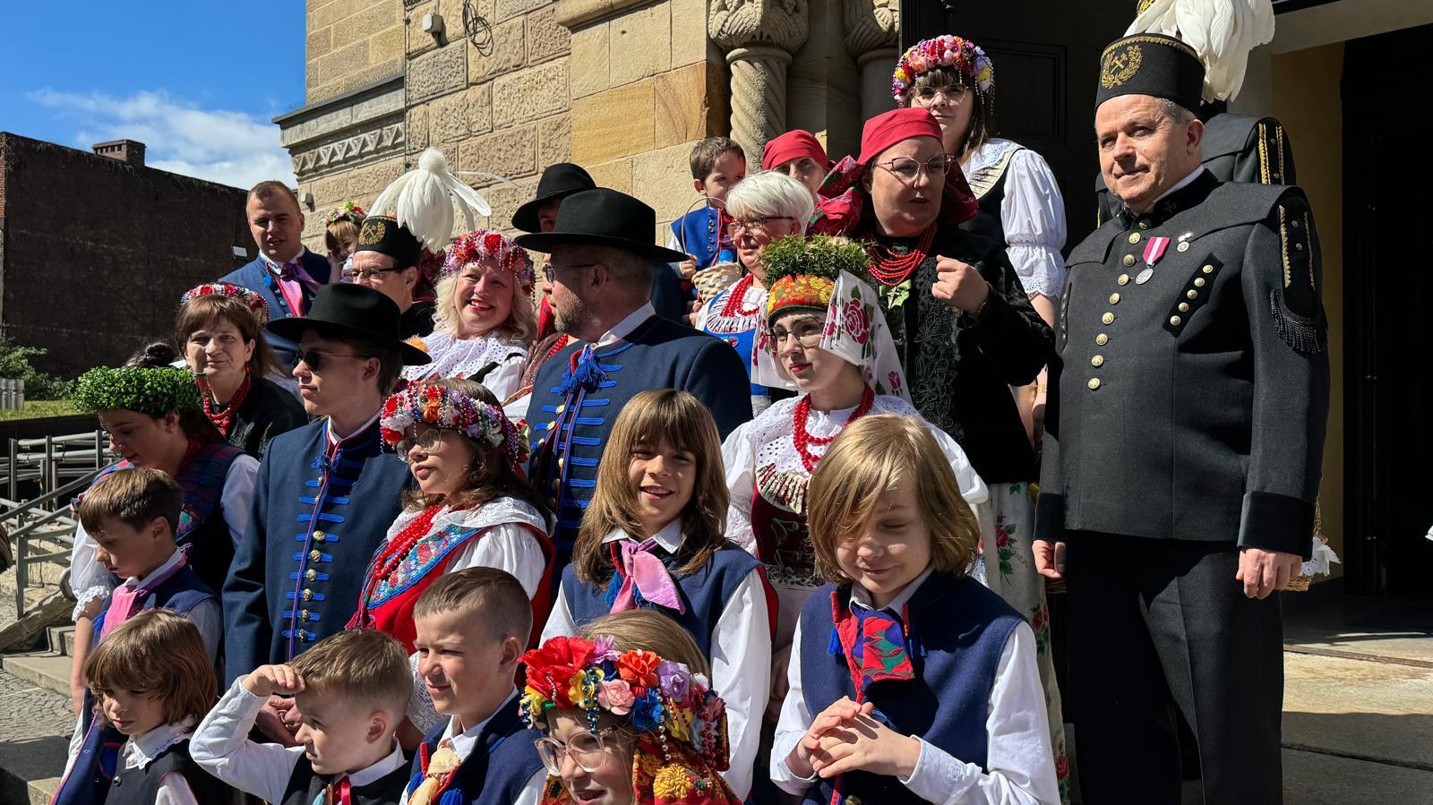 Święcenie w strojach Rozbarskich