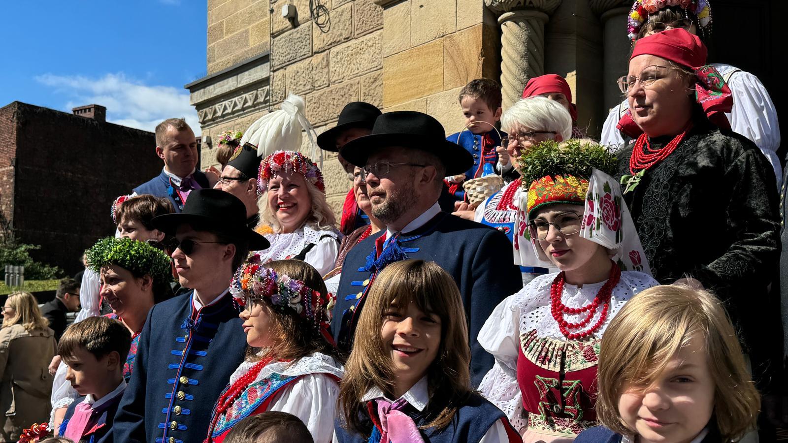 Święcenie w strojach Rozbarskich