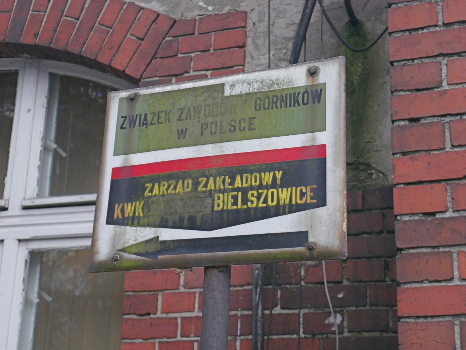 Wielowarstwowe zmieszanie przeszłości z teraźniejszością