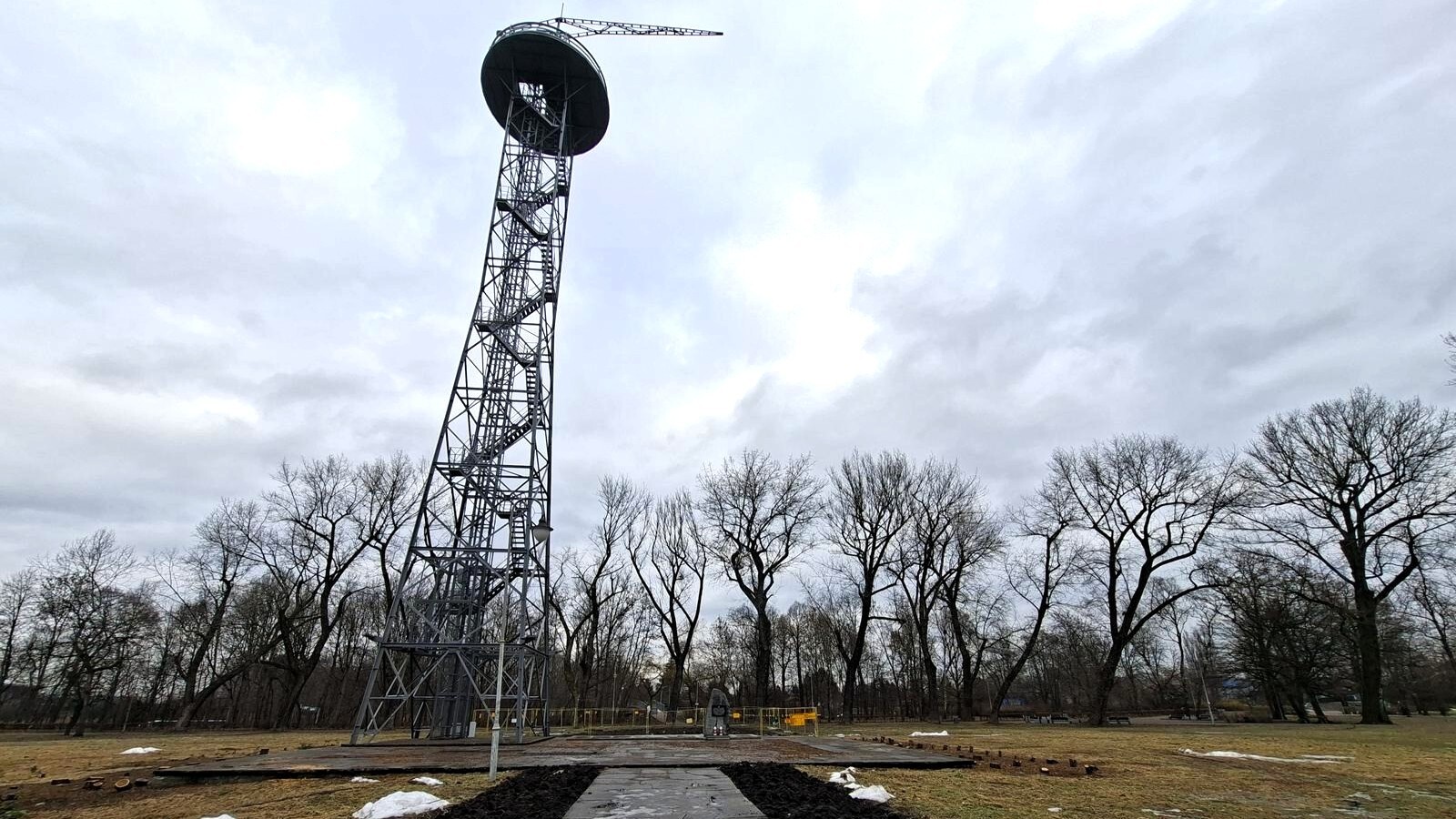 Wieża spadochronowa, Katowice, luty 2026
