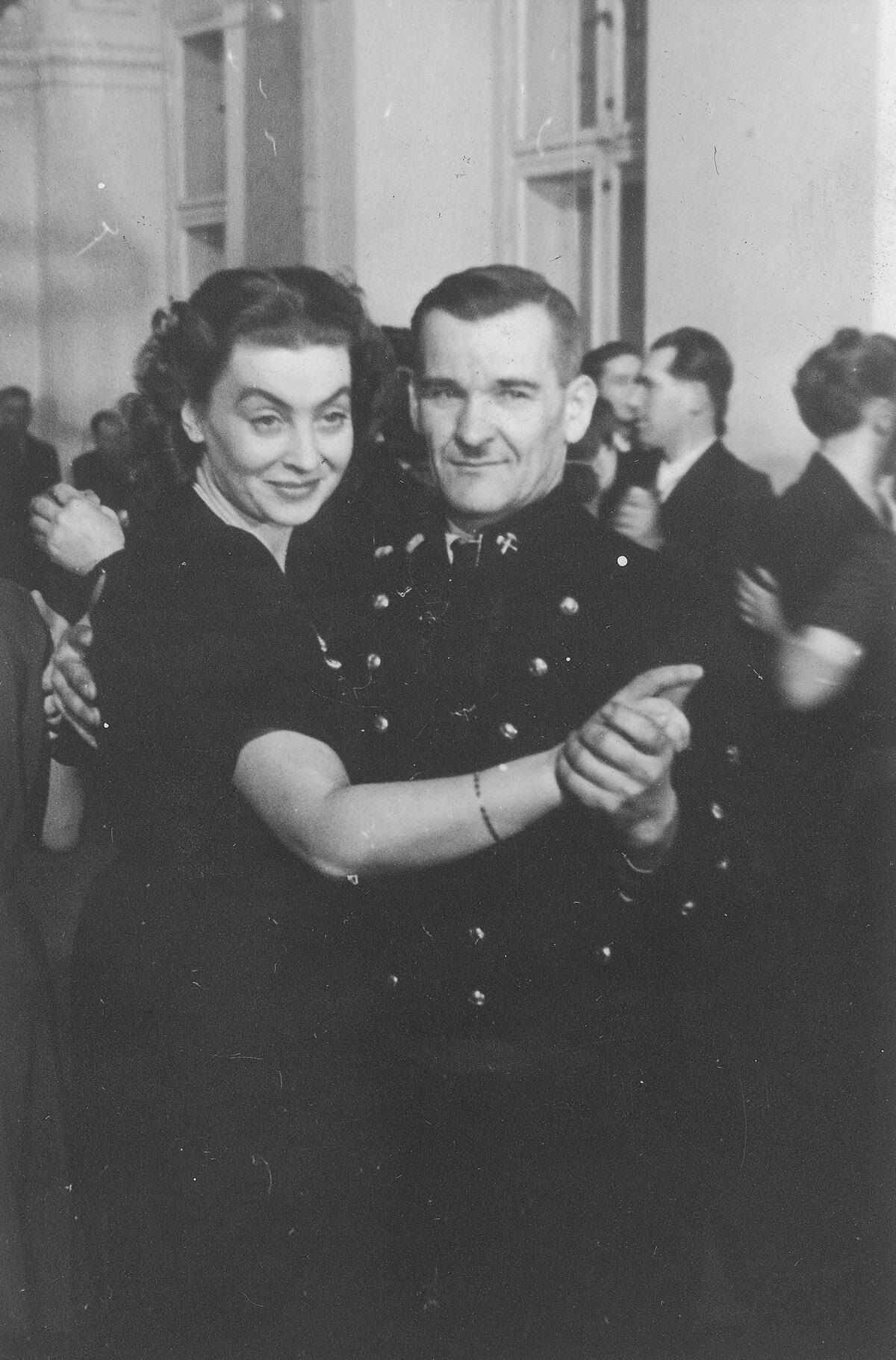 Wincenty Pstrowski na komunistycznym balu sylwestrowym