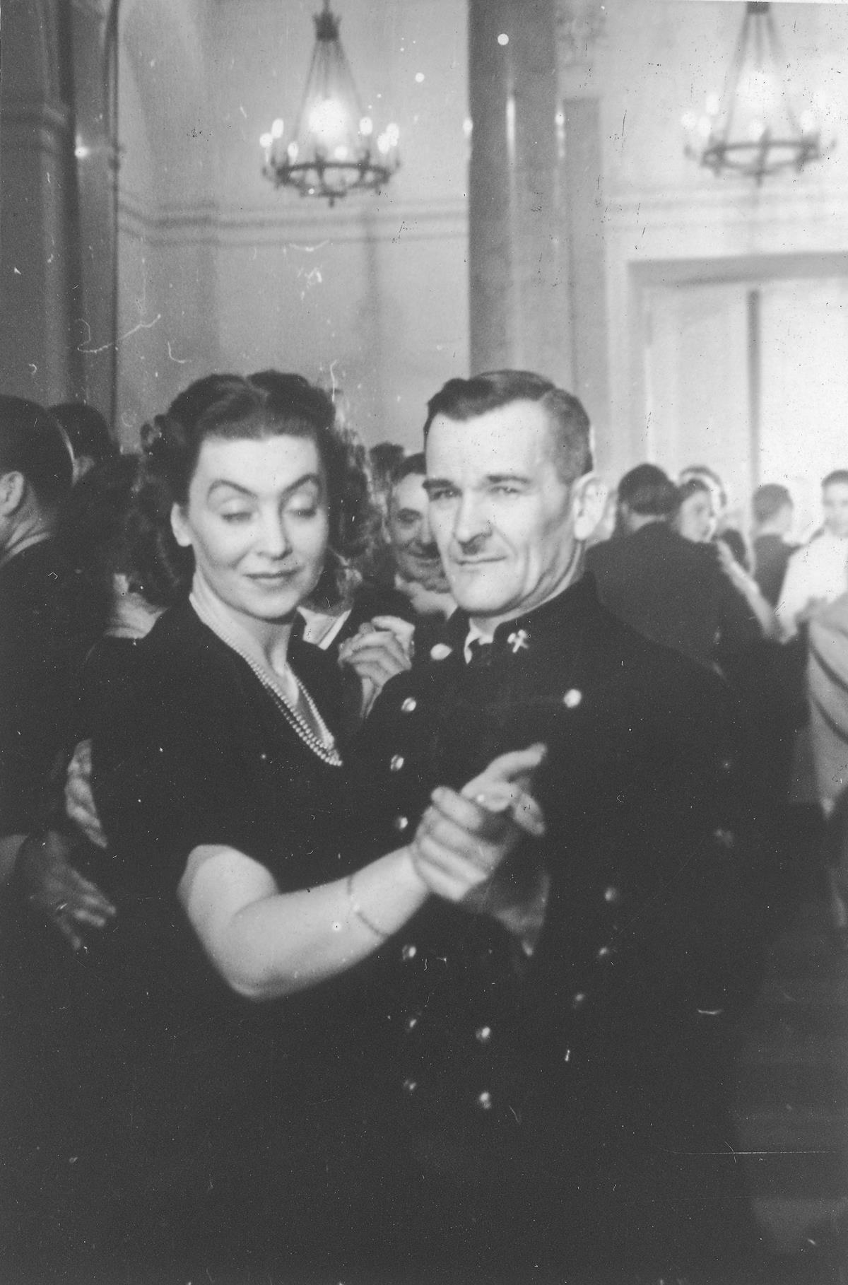 Wincenty Pstrowski na komunistycznym balu sylwestrowym