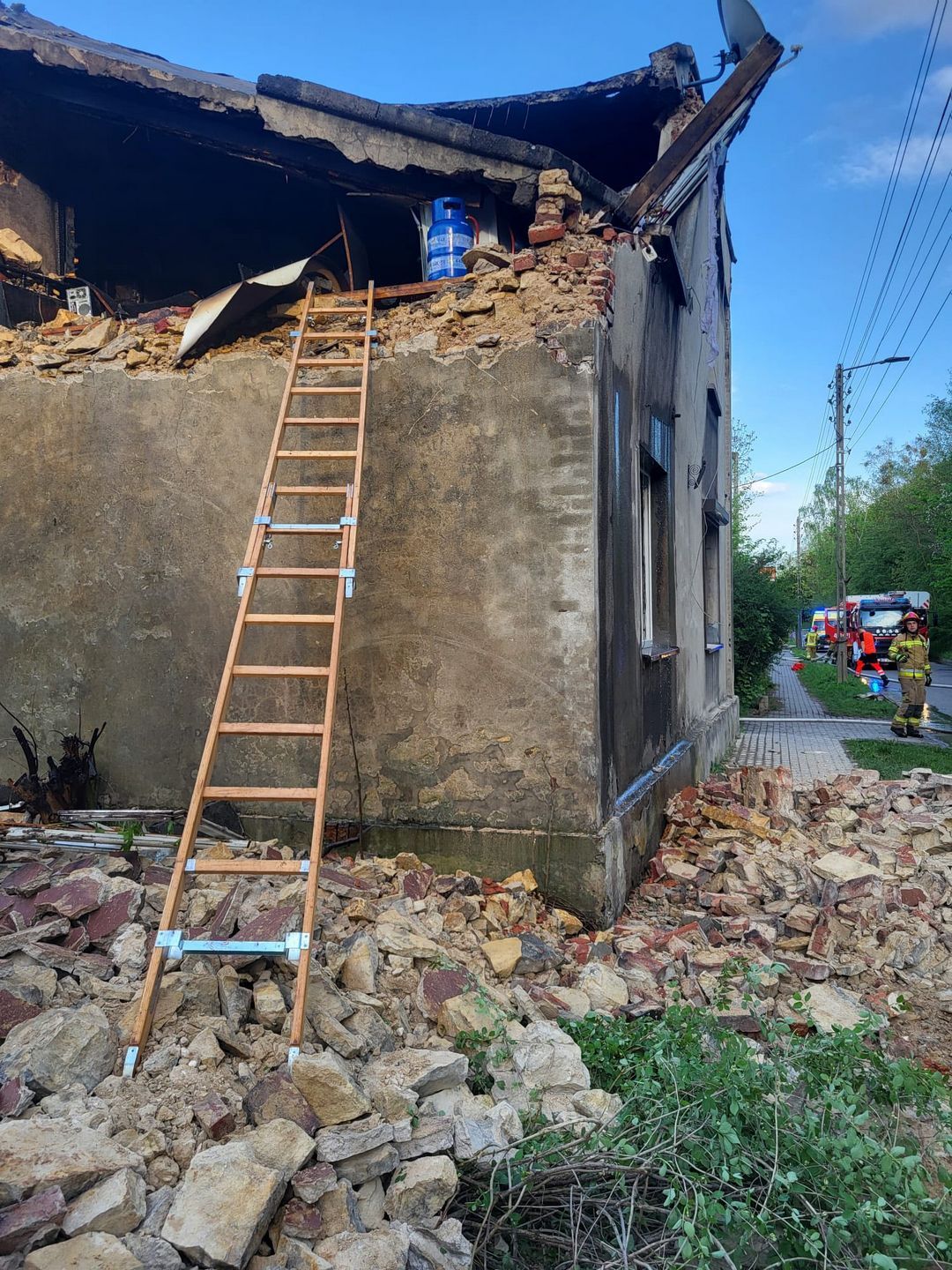 Wojkowice, ul. Fabryczna. Wybuch butli z gazem. 23 kwietnia 2025.