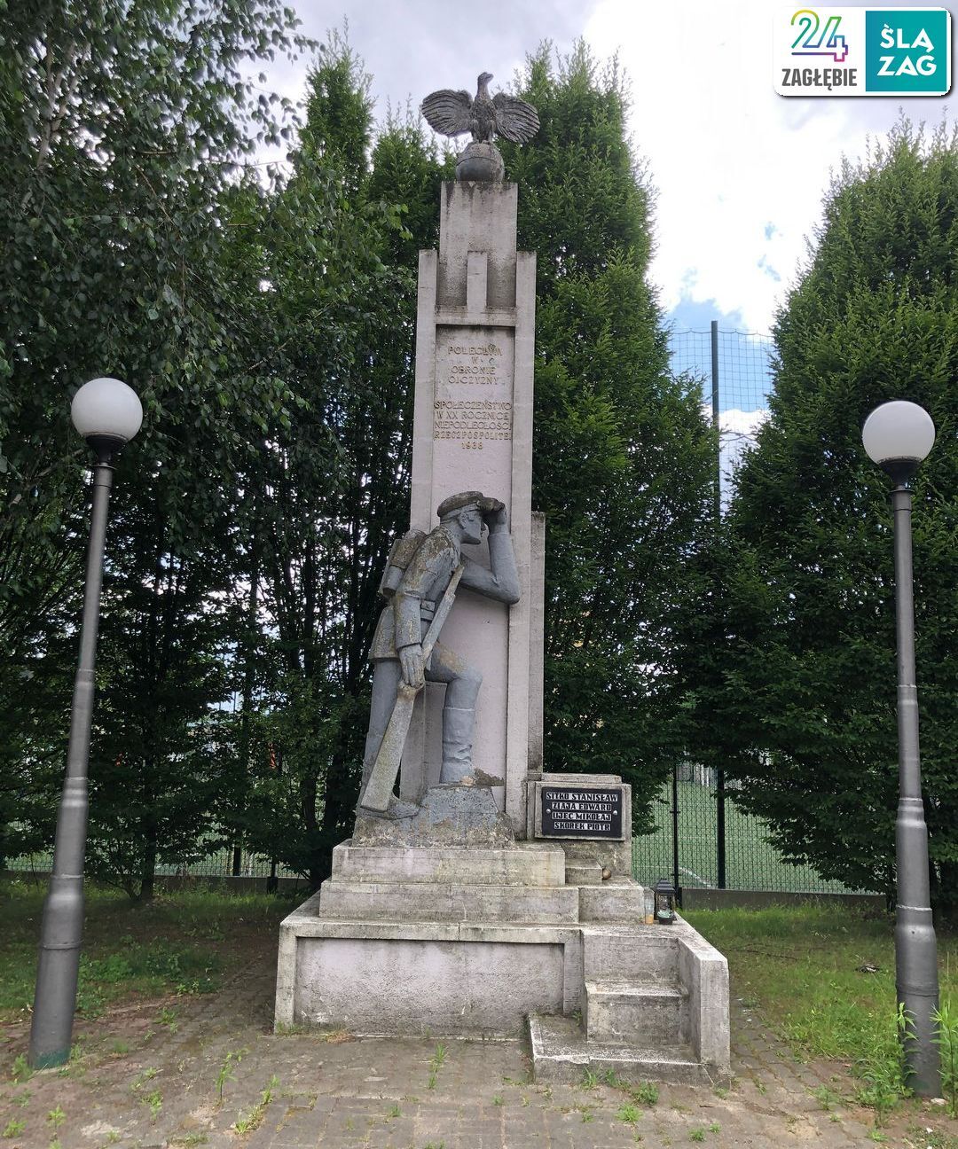 Wojkowice. Wycieczka w ramach cyklu «Kierunek GZM». Pomnik Poległym Obrońcom Ojczyzny w 1920 roku (wzniesiony w 1938 roku). 29 czerwca 2025.