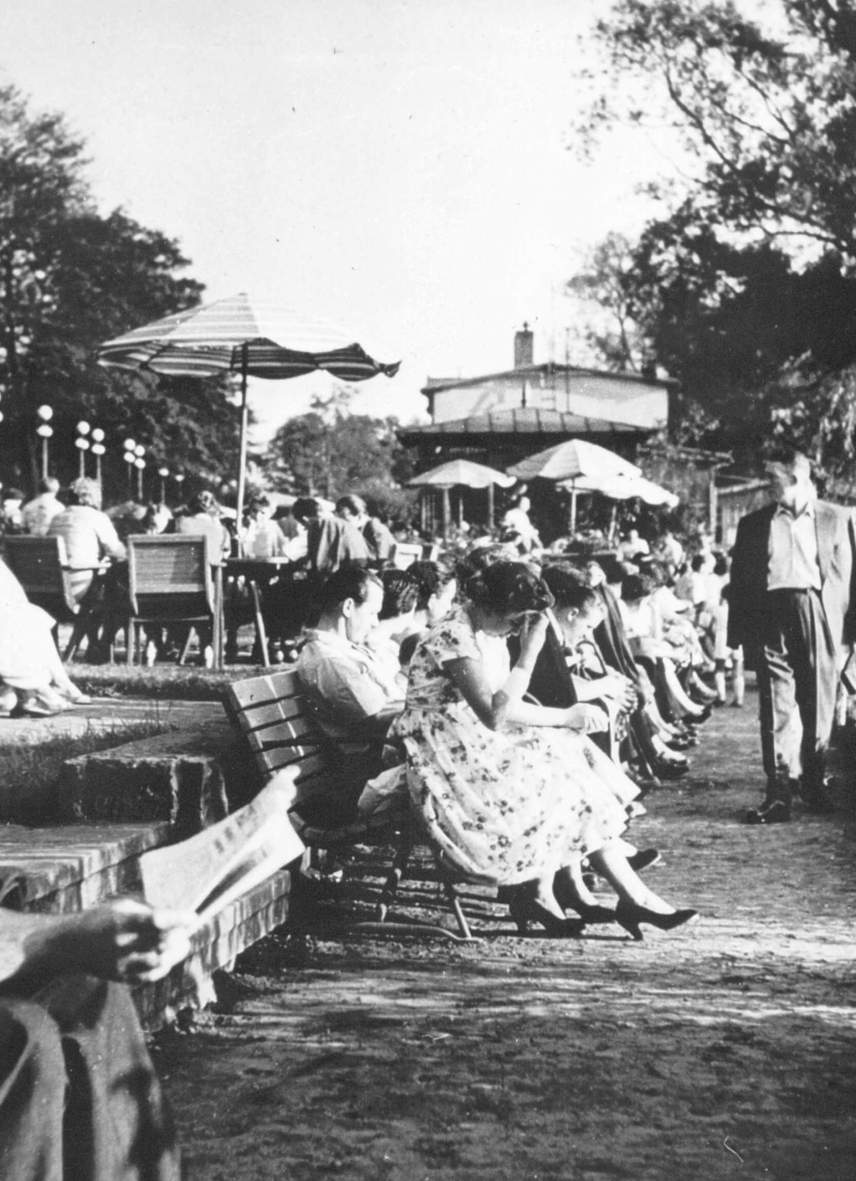 Metalowe elementy ławek w WPKiW pochodziły z pancernika Gneisenau