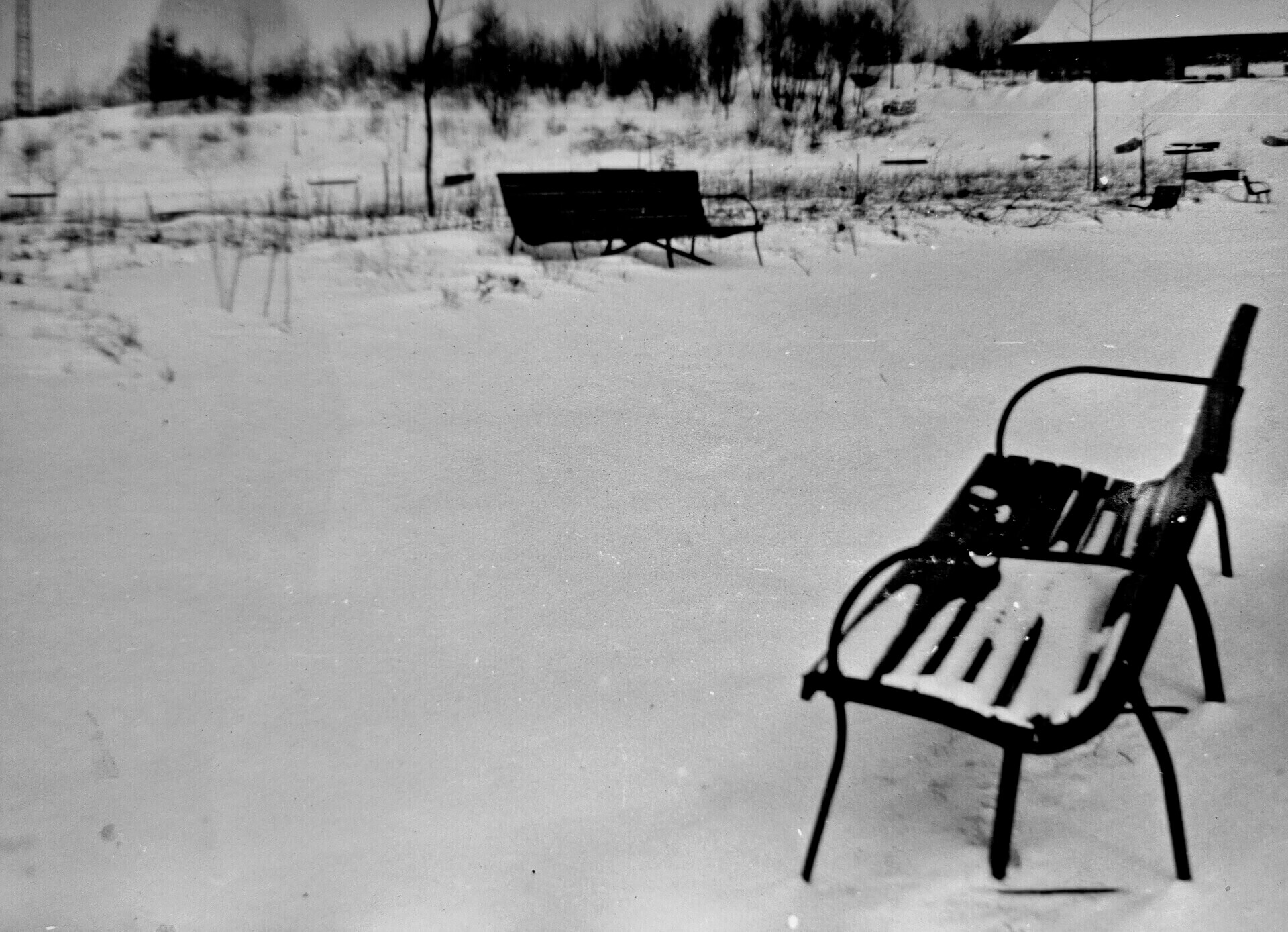 Metalowe elementy ławek w WPKiW pochodziły z pancernika Gneisenau