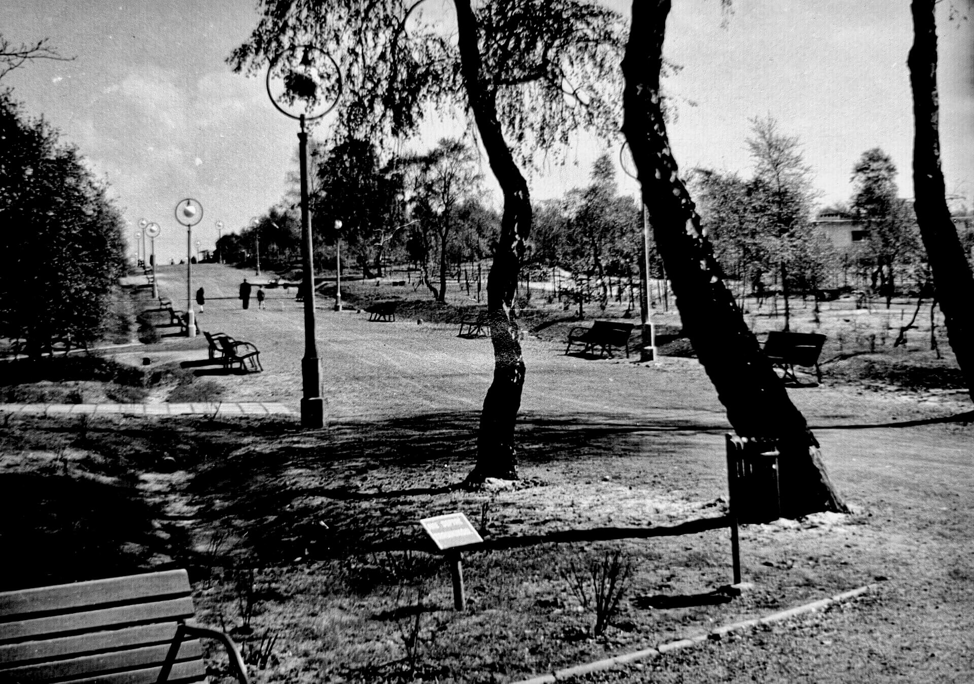 Metalowe elementy ławek w WPKiW pochodziły z pancernika Gneisenau