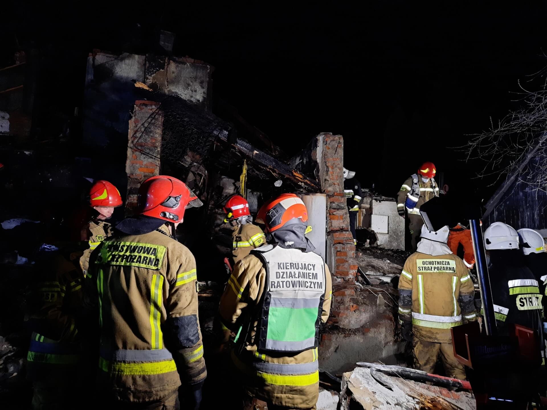 Wybuch butli z gazem w Cisownicy spowodowal pożar i zawalenie się domu