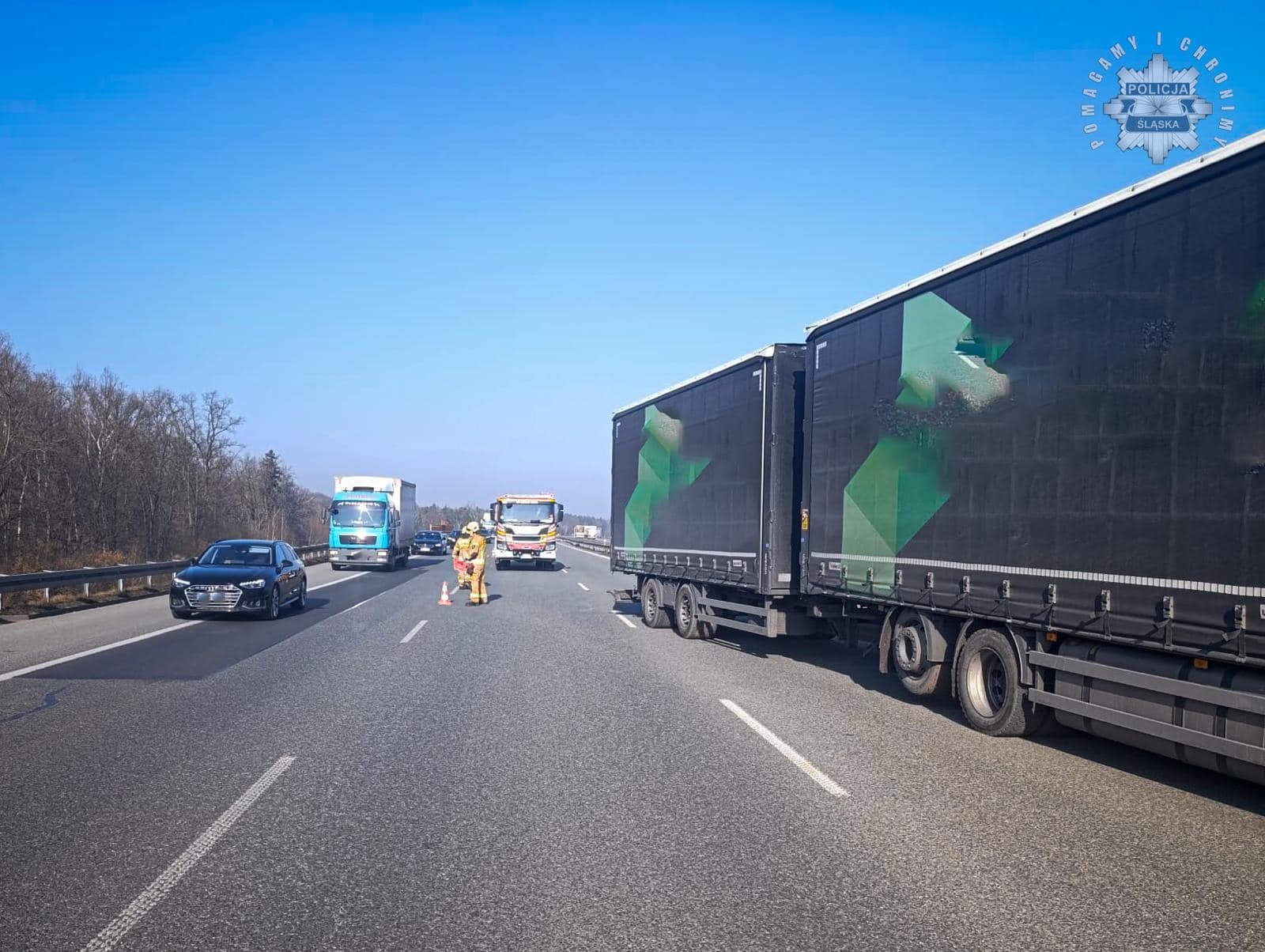 Wypadek na A1. Ciężarówka staranowała bariery