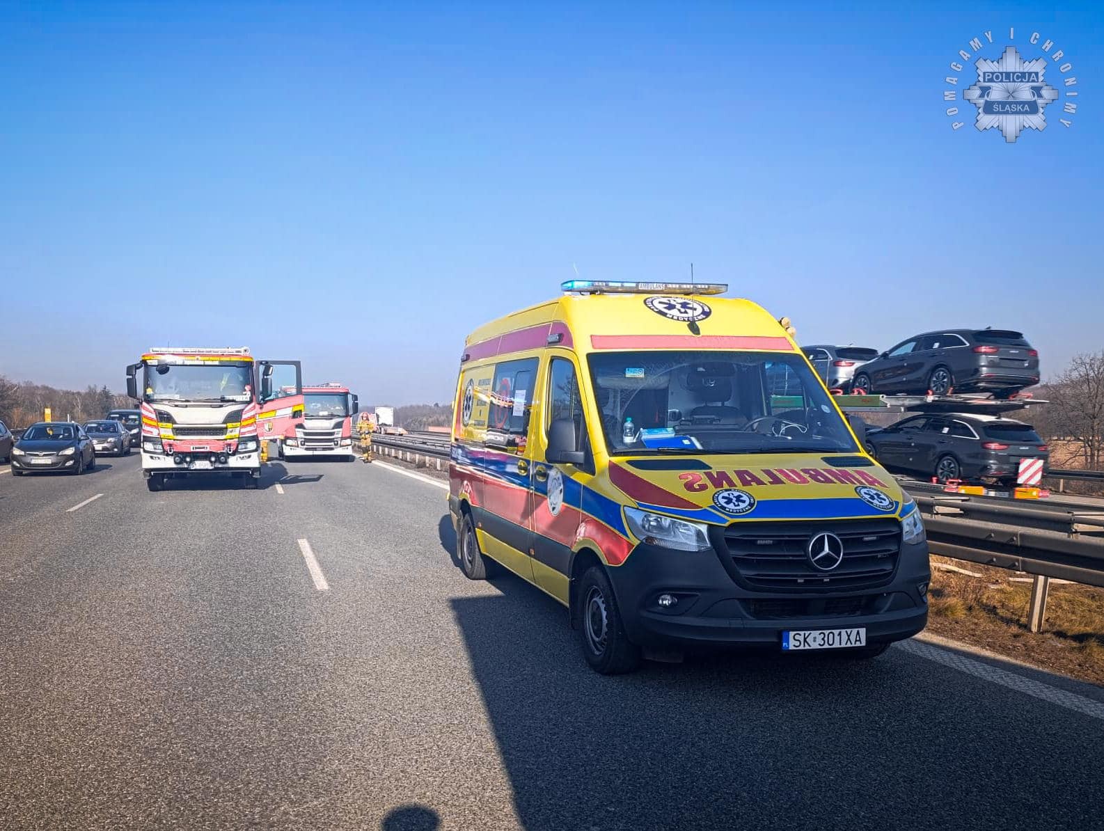 Wypadek na A1. Ciężarówka staranowała bariery