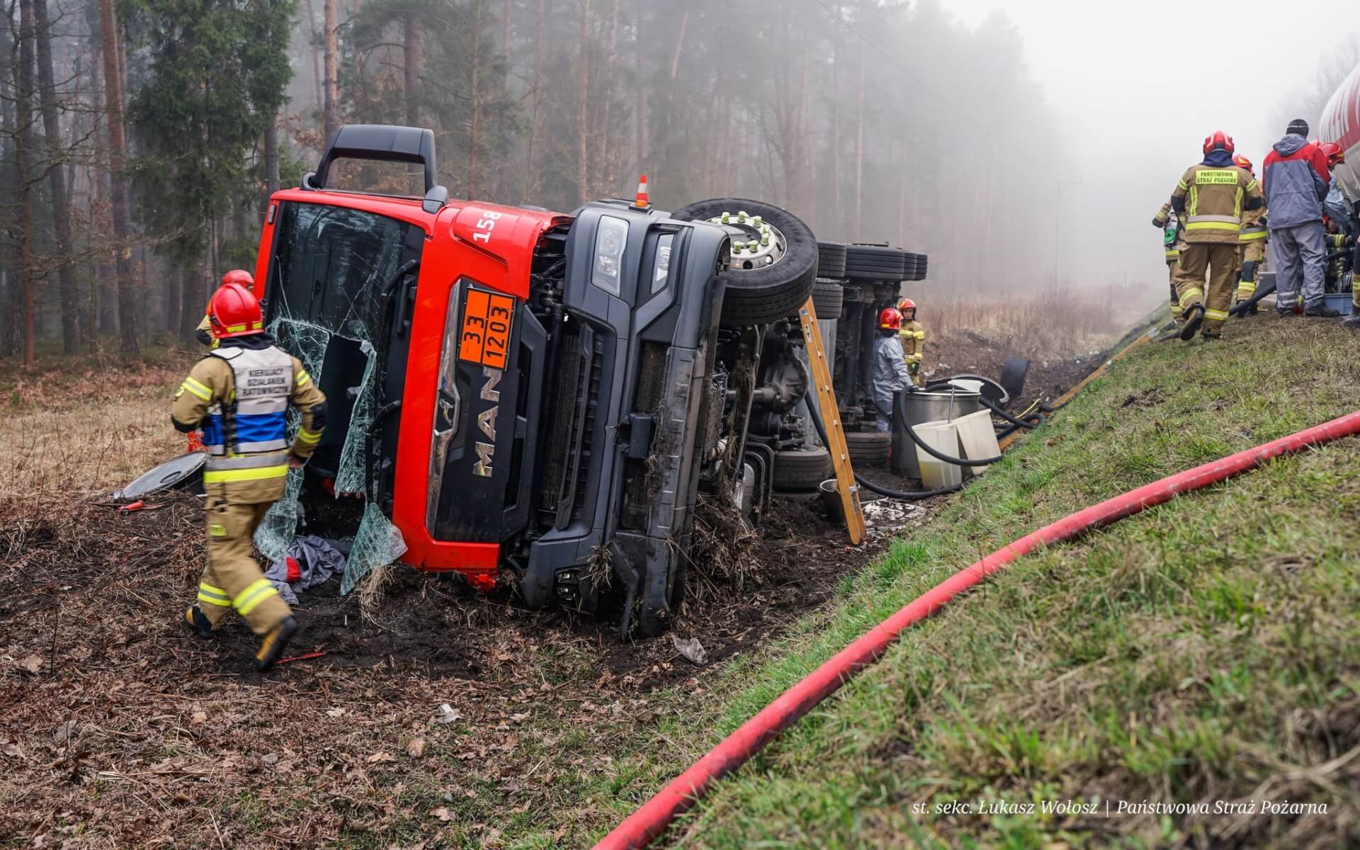 Wypadek na DW 908, Piasek
