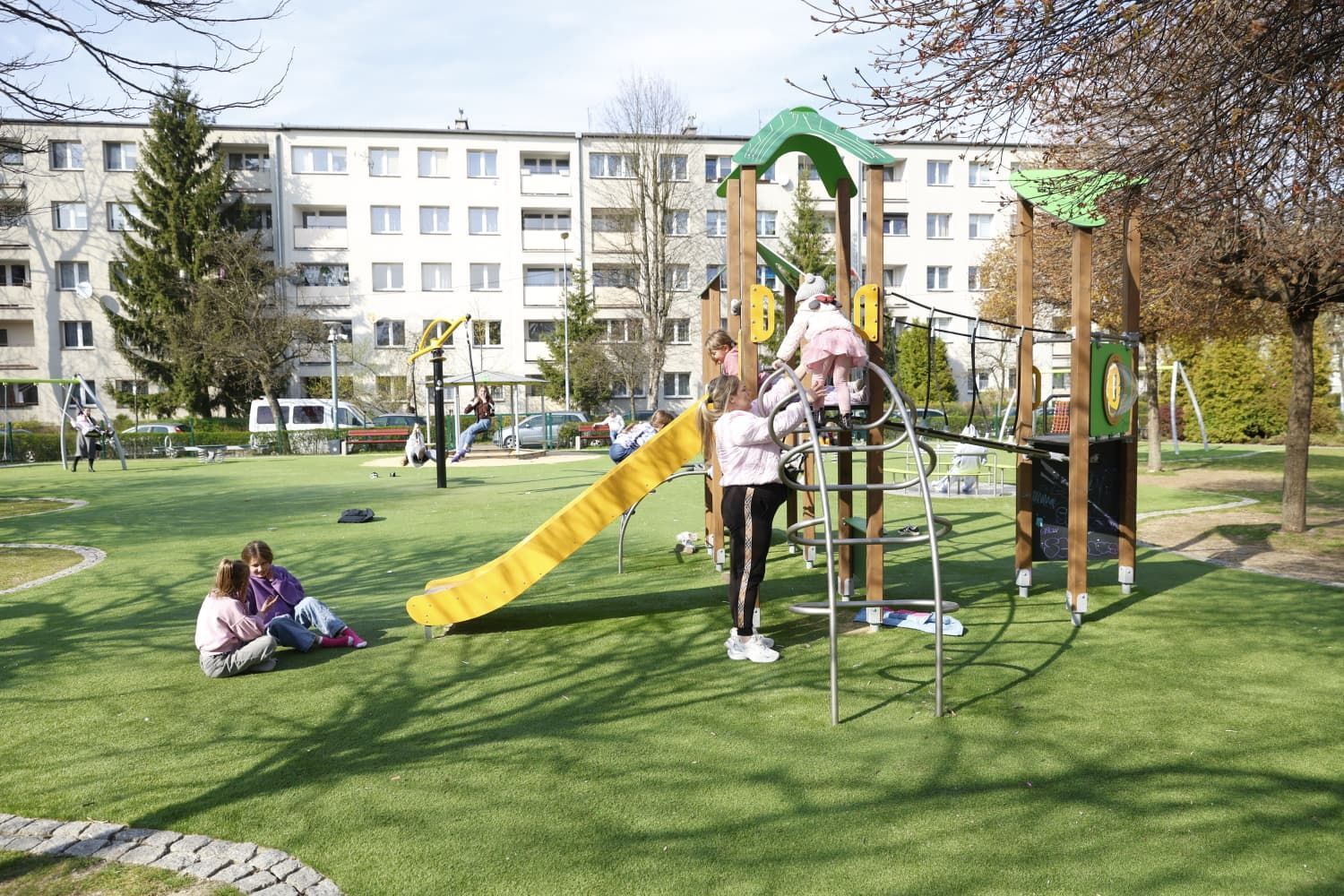 Wyremontowany w 2025 roku plac zabaw przy Placu Miast Partnerskich