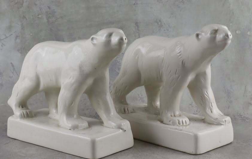 Niedźwiedzie. Figurki ceramiczne wyprodukowane w Zakładach Ceramicznych »Józefów« w Czeladzi, symbole firmy