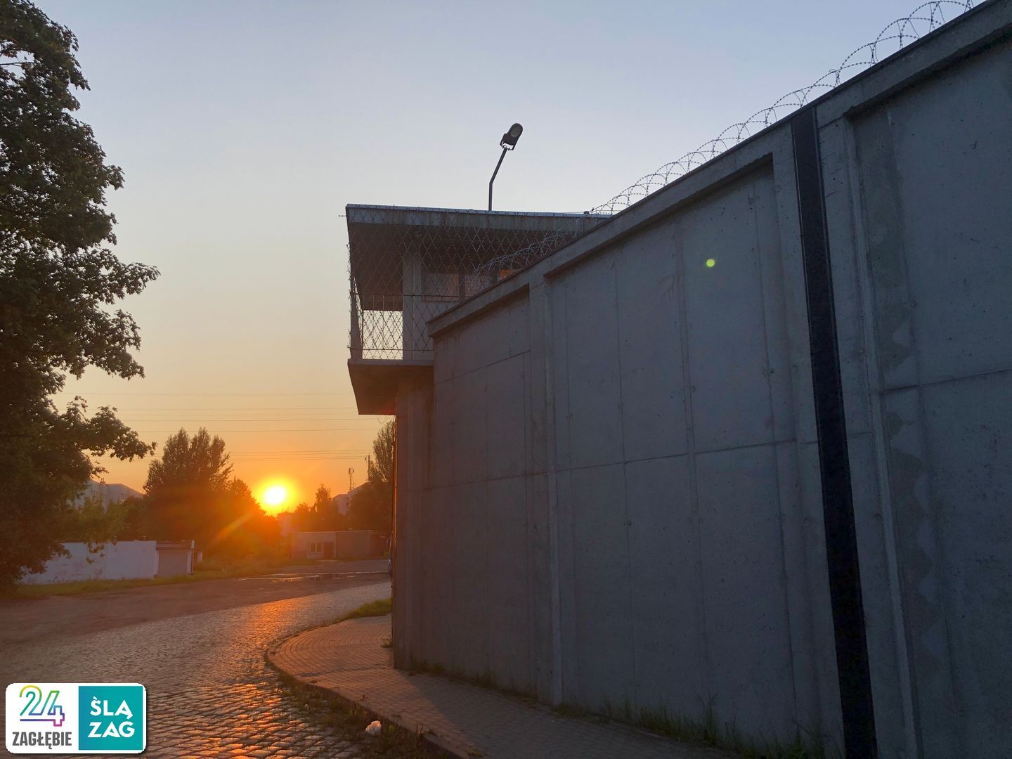 Zabrze-Poremba. Oddział Aresztu Śledczego w Bytomiu przy ul. Pawła Janika. Test nawigacji rowerowych: Google Maps, Apple Maps, Mapy.cz. Zdjęcia z trasy. 9 sierpnia 2025.