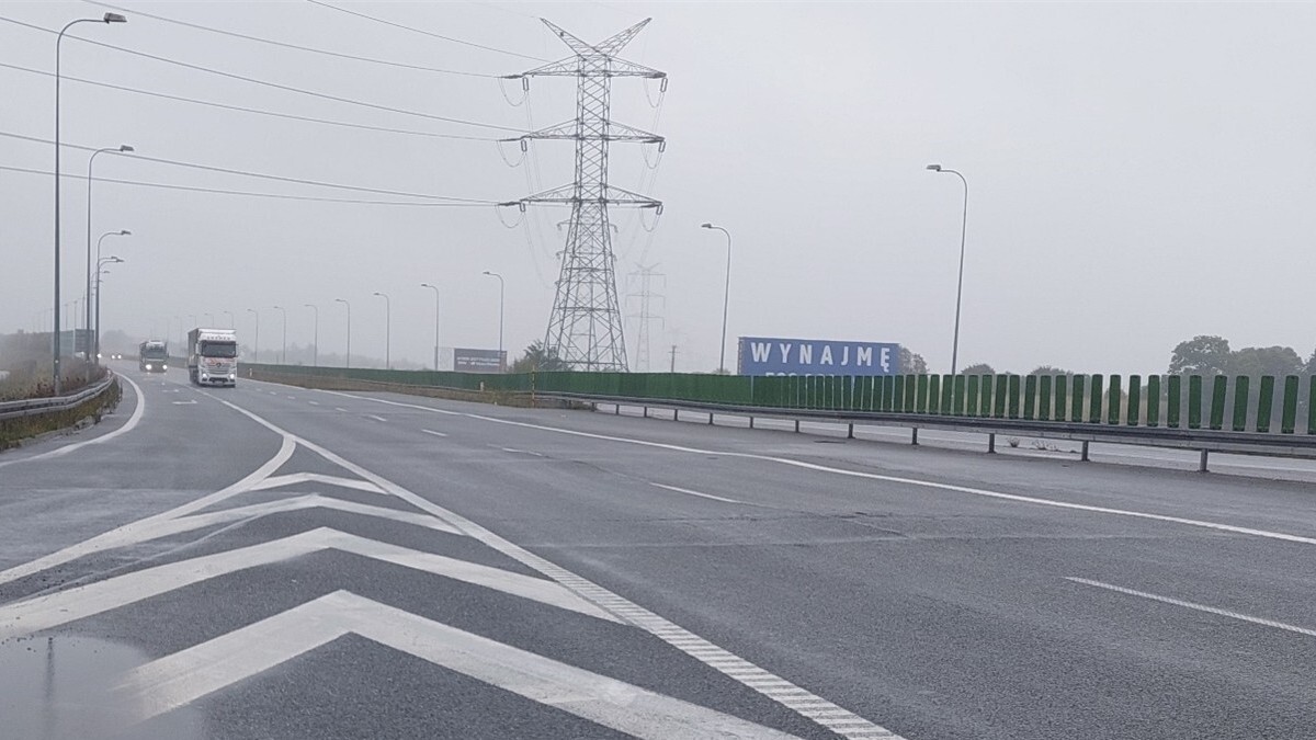 Zagłębie Dąbrowskie. Autostrada A1 – pofałdowana nawierzchnia.