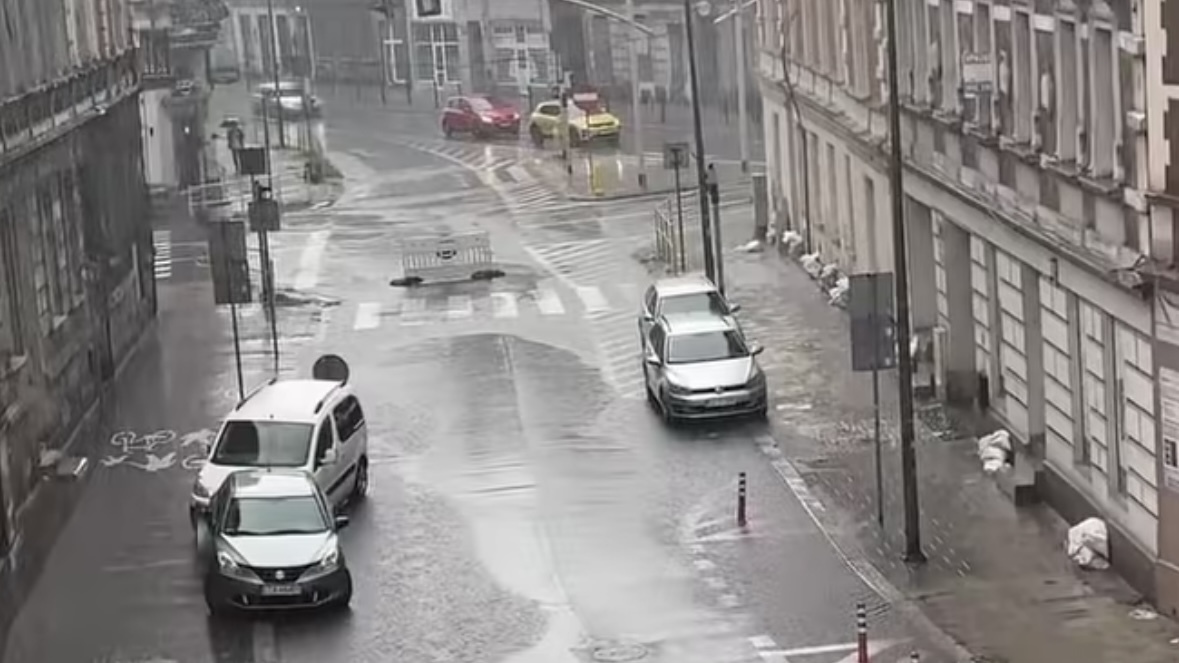 Intensywne opady deszczu nad Bytomiem. Wystąpiły utrudnienia w ruchu drogowym